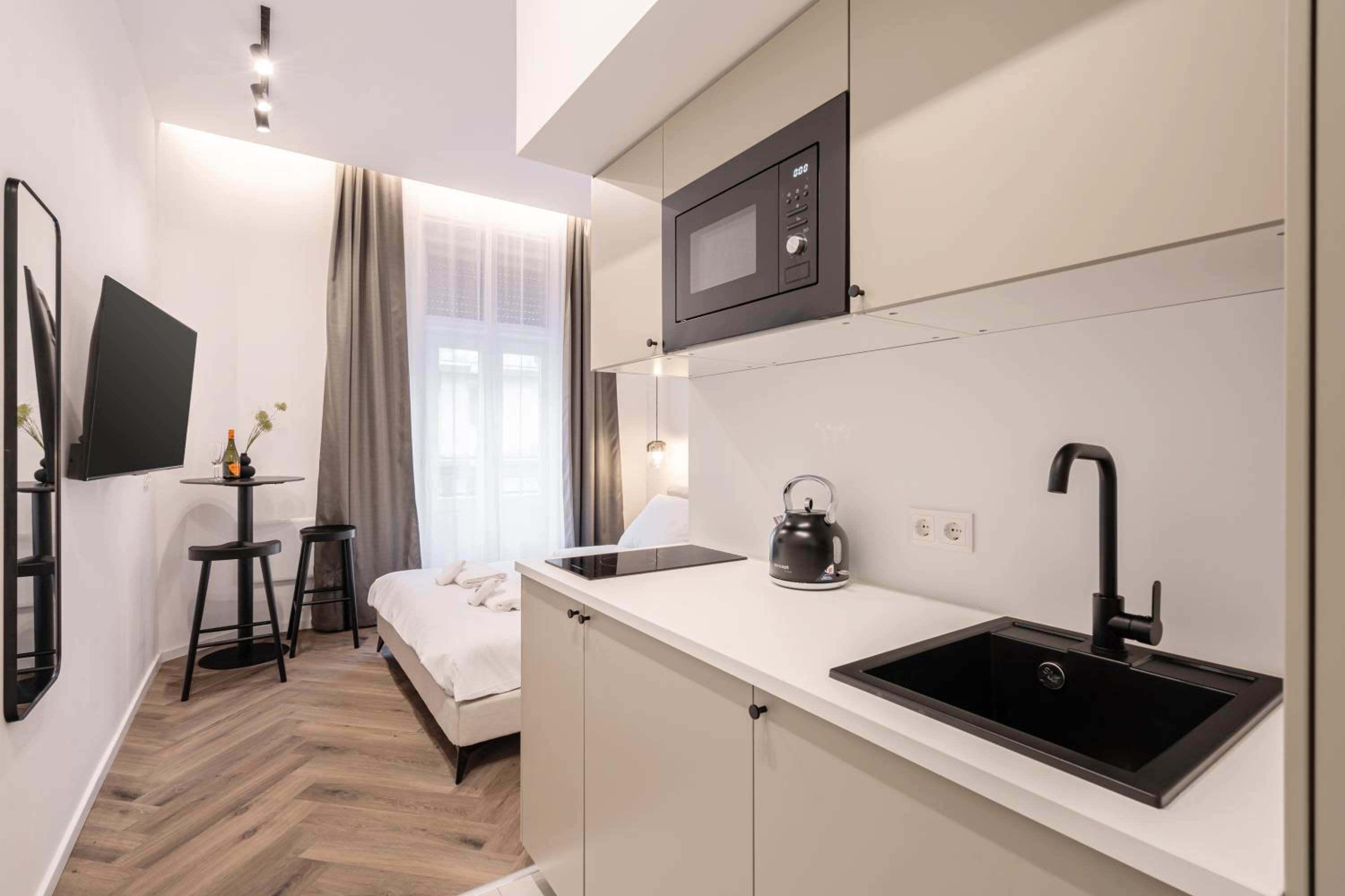 One-Bedroom Apartment - Photo 5