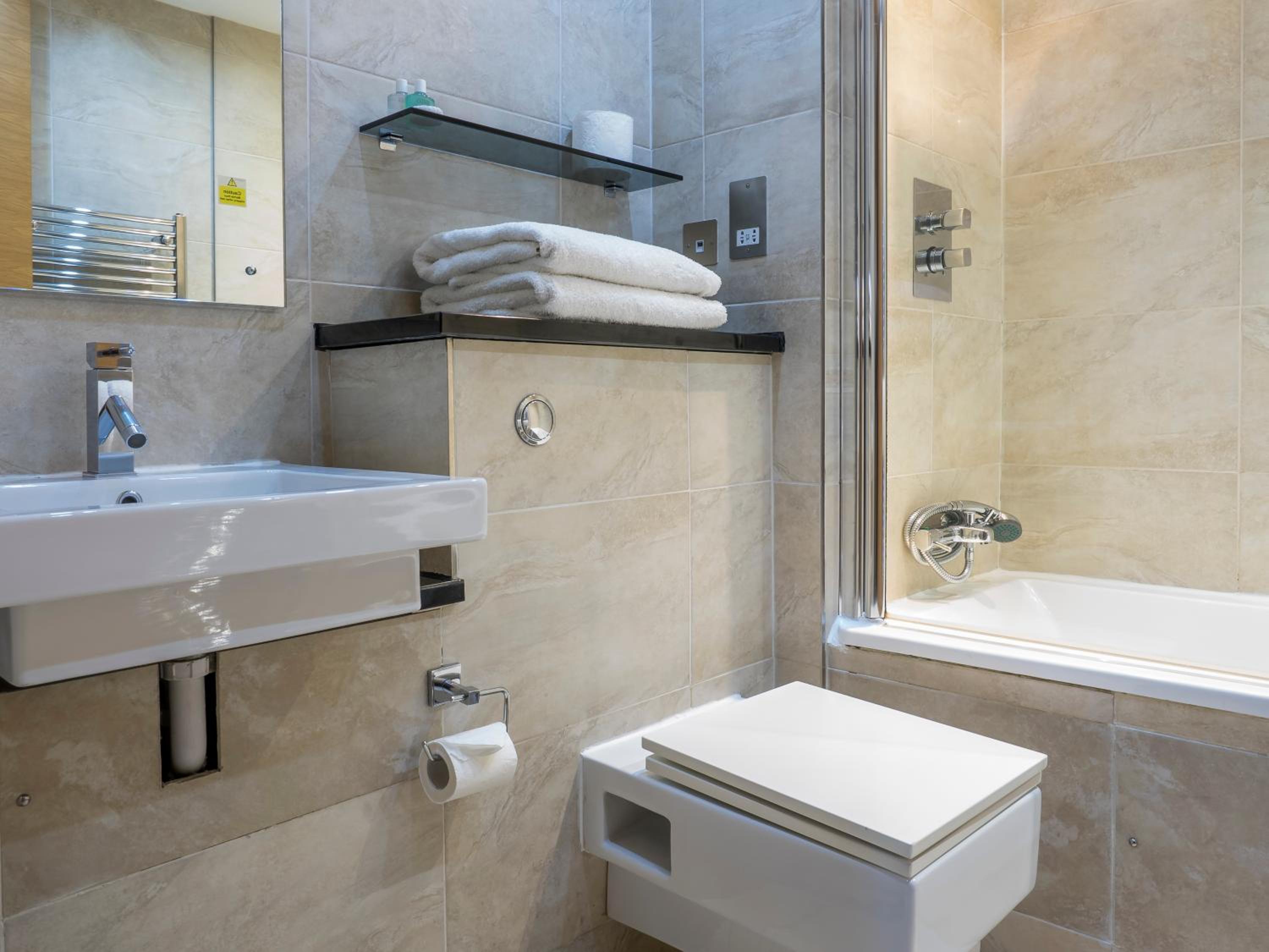 Large Superior 2 Bedroom Apartment - Photo 8