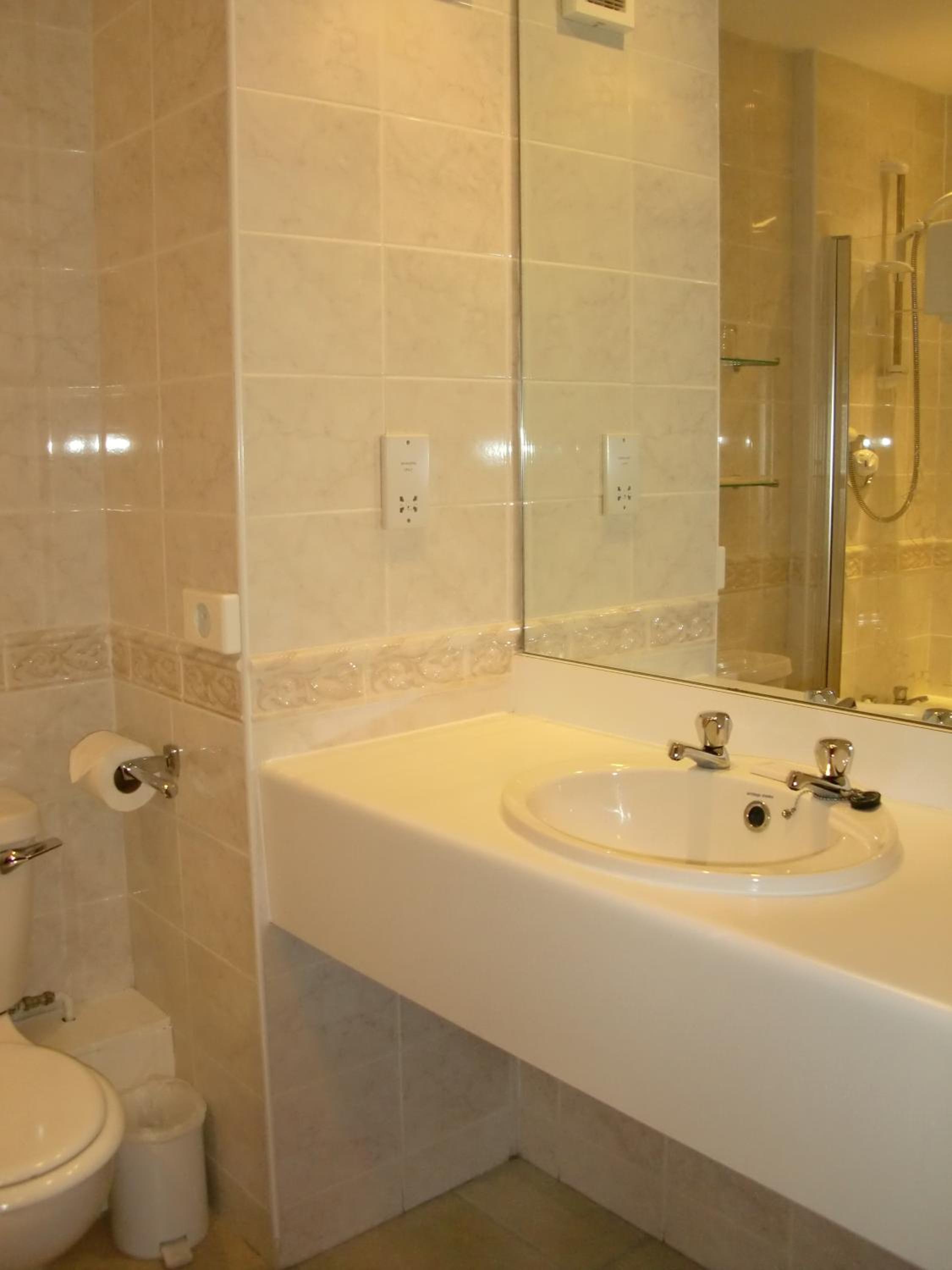 Twin Room - Photo 5