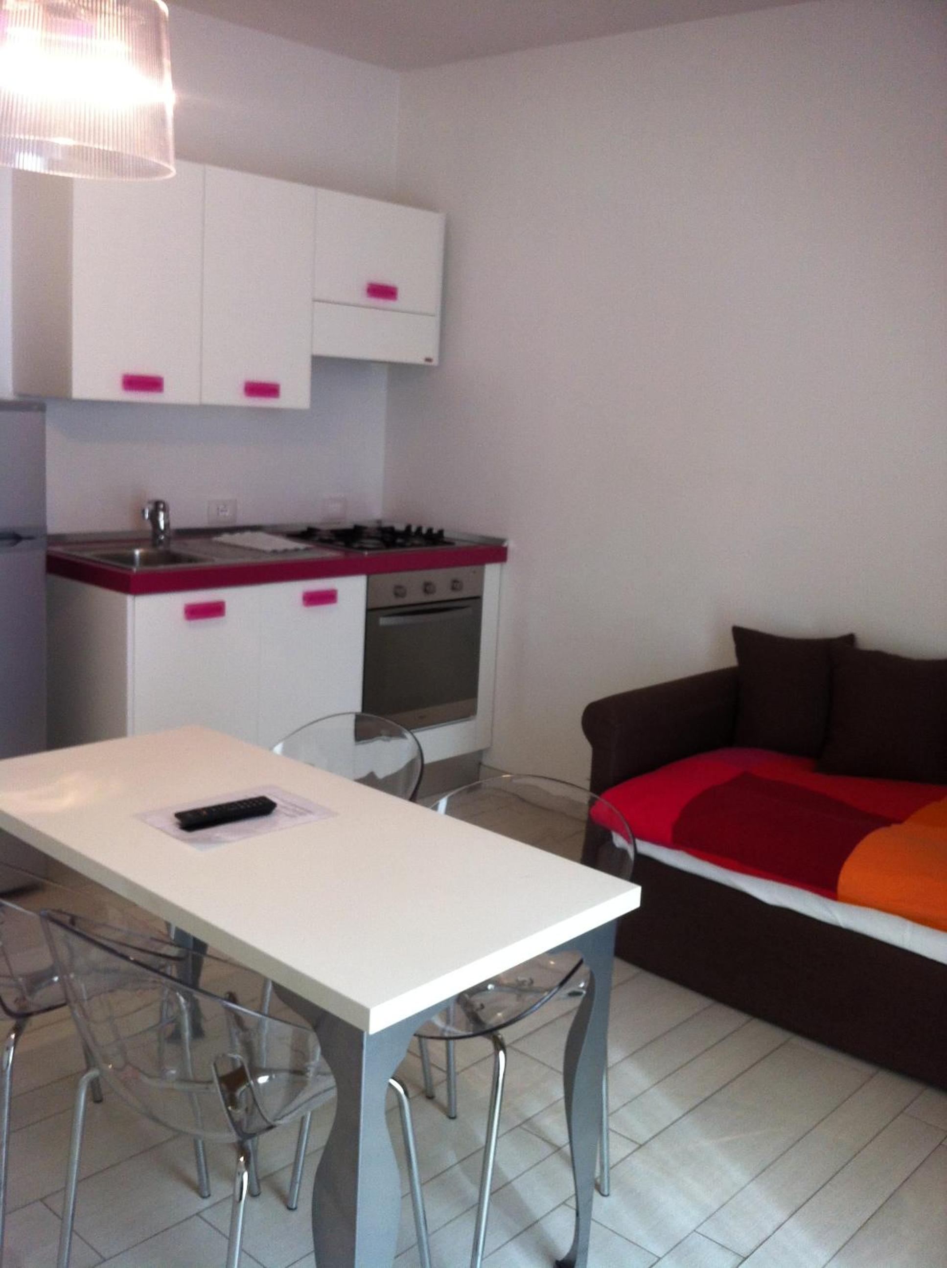 Comfort One-Bedroom Apartment with Terrace and Frontal Lake View - Photo 7