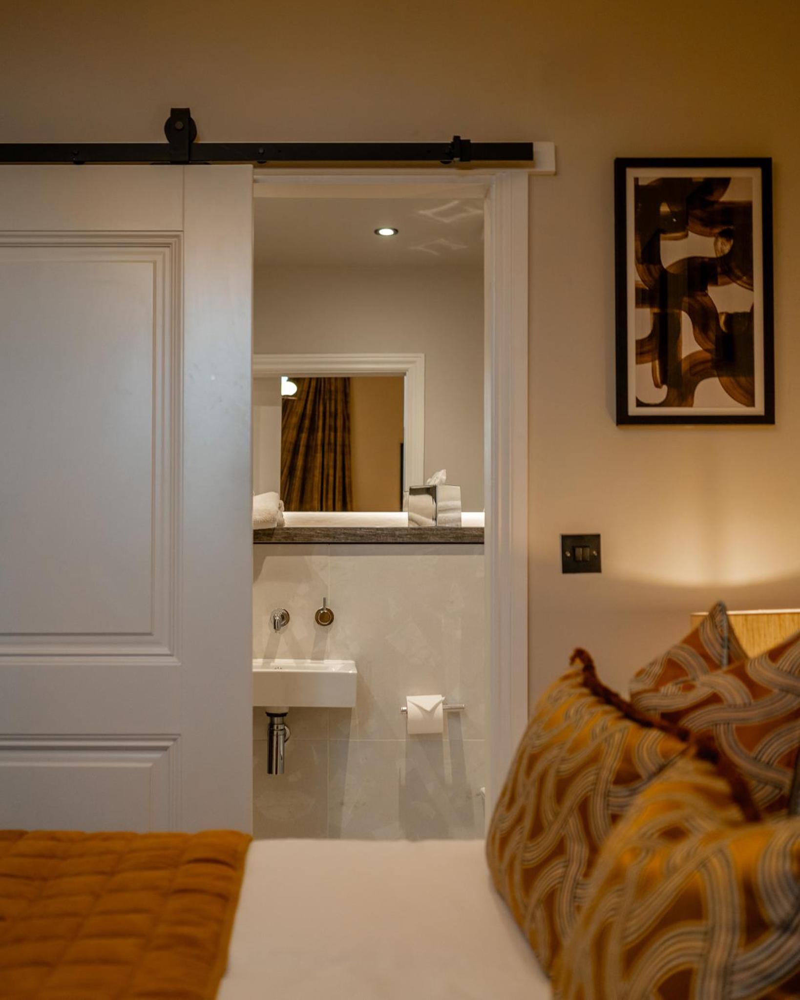 Standard Double Room - Photo 2