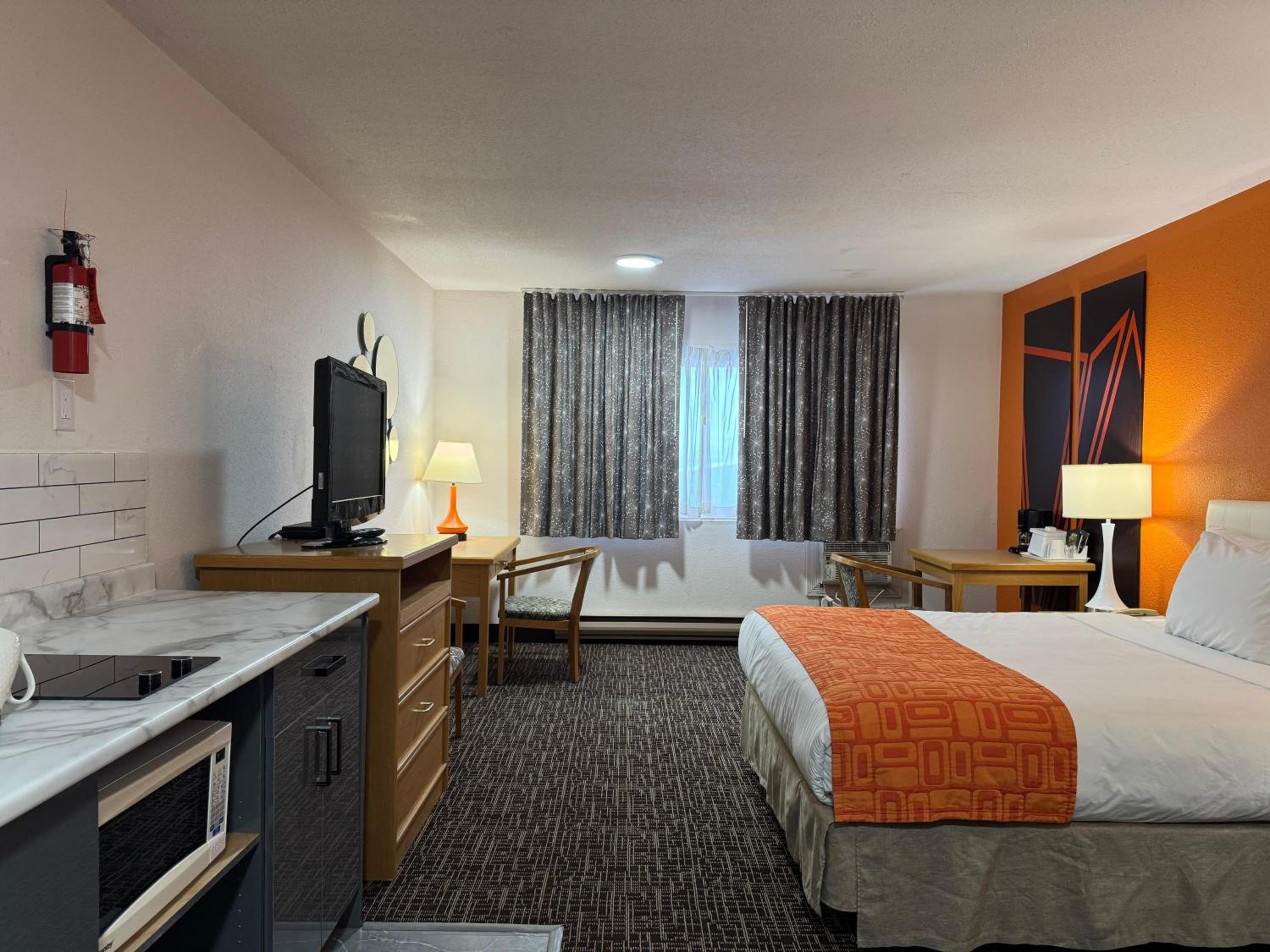 King Room with Kitchenette - Non-Smoking - Photo 8