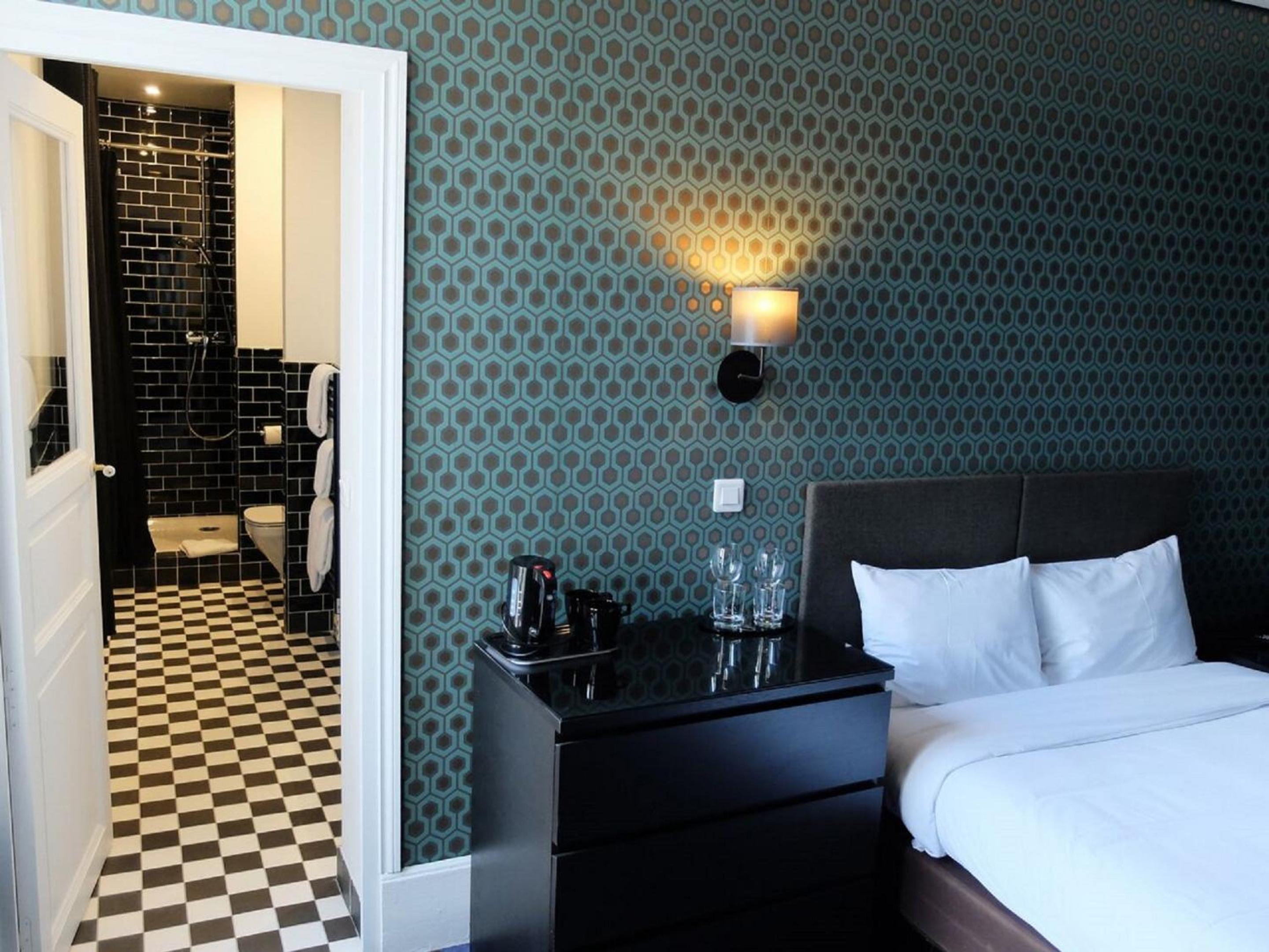 Executive Double Room thumbnail 6