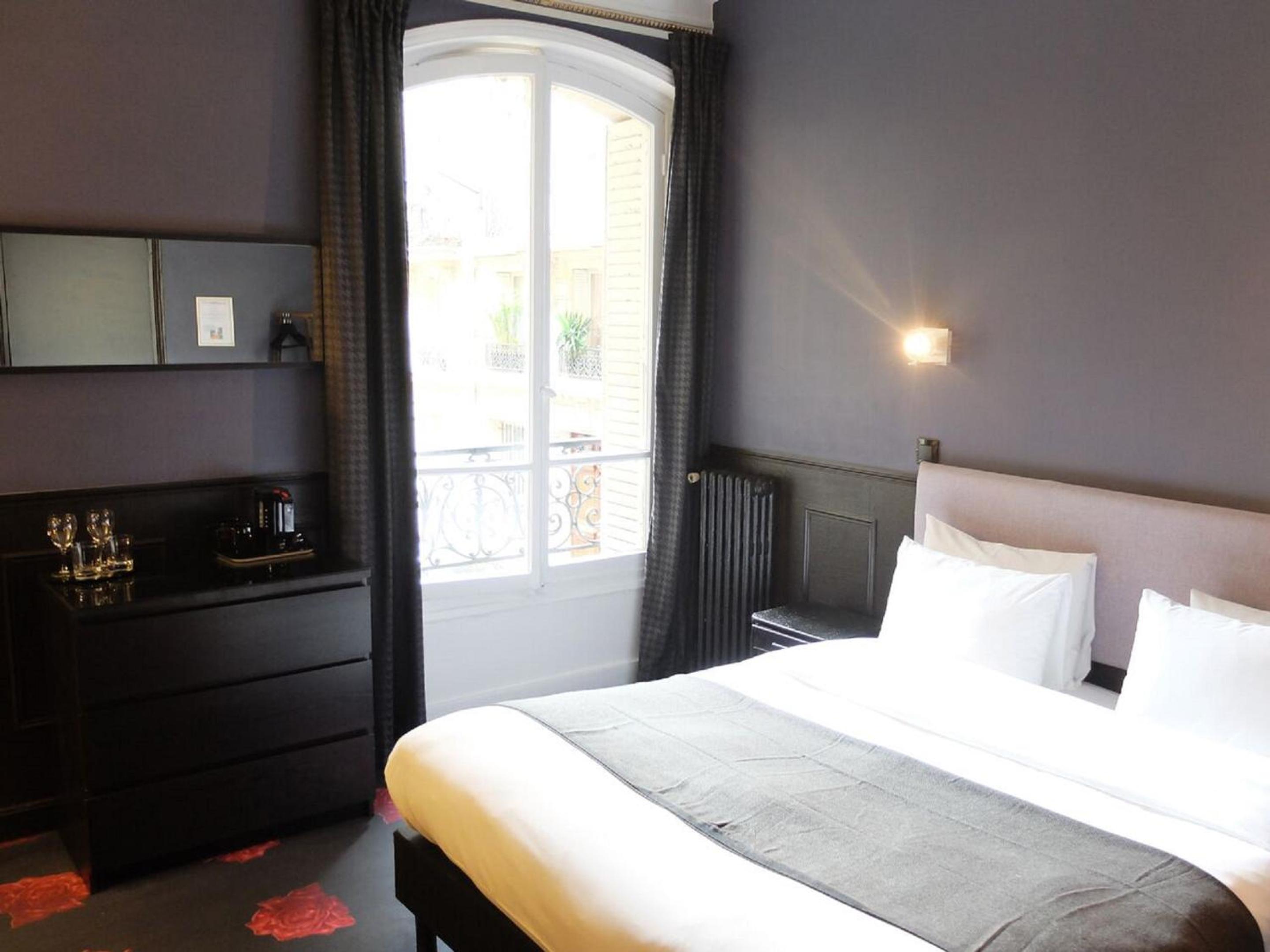 Executive Double Room thumbnail 6