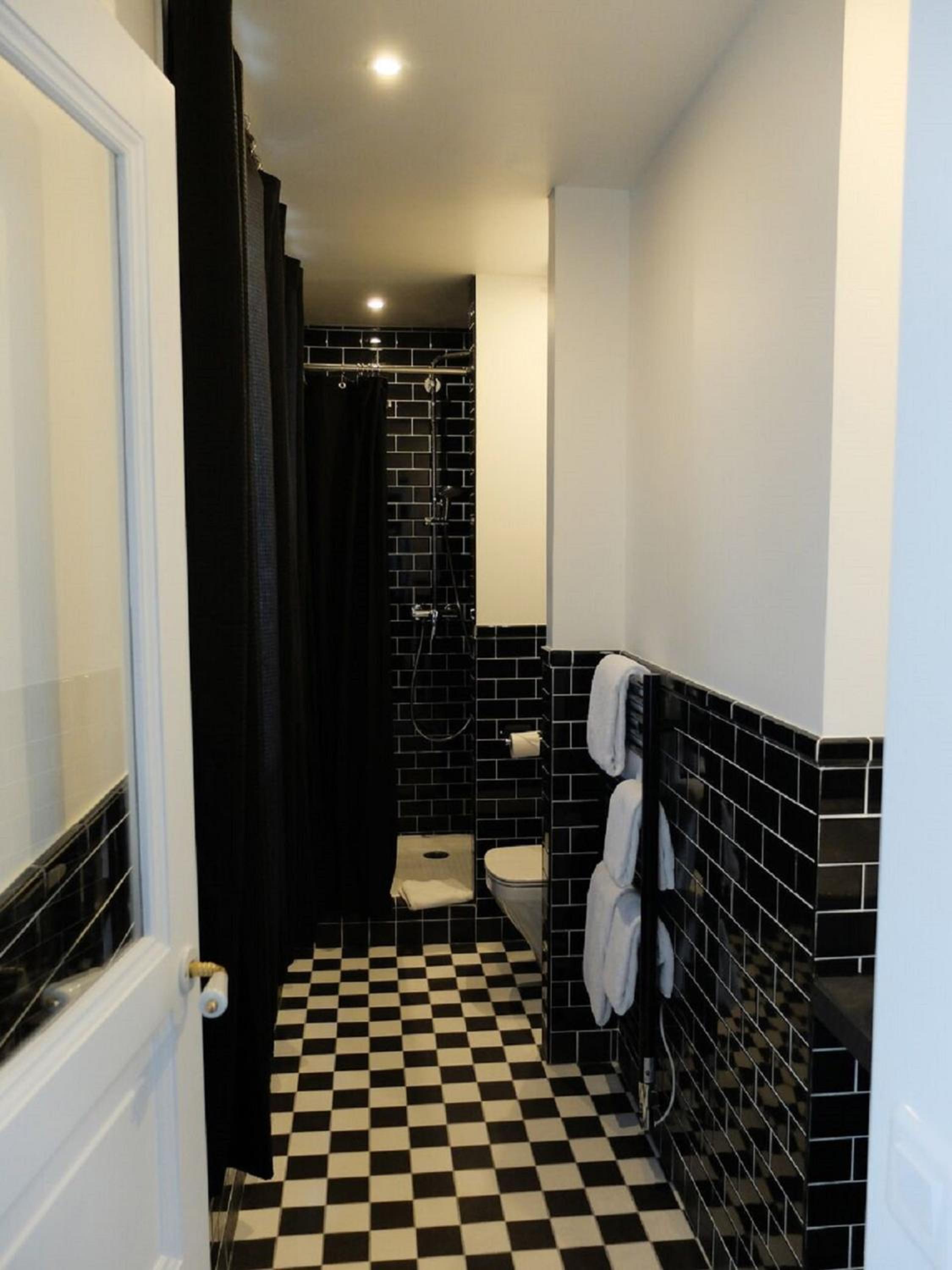 Executive Double Room thumbnail 5