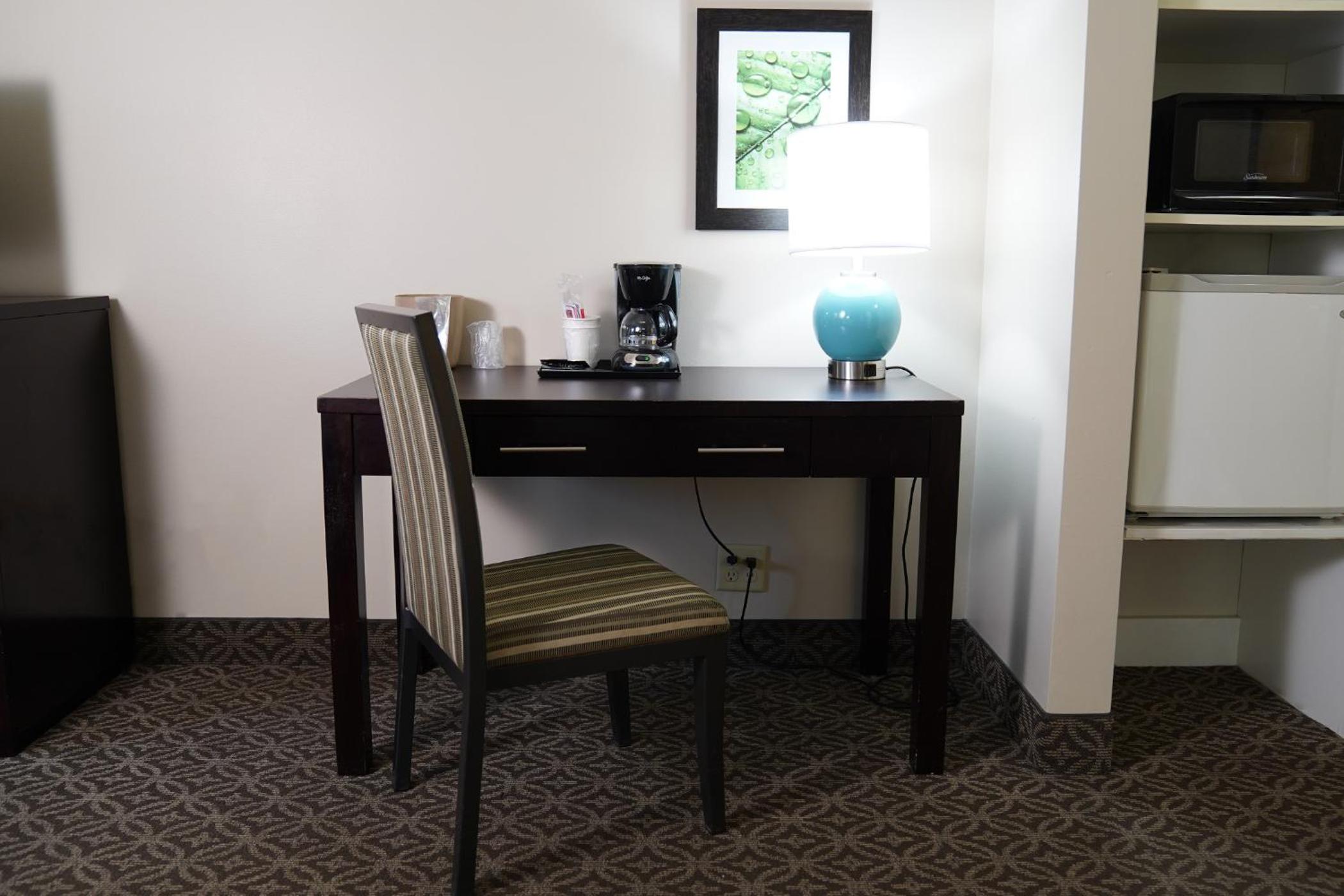 Queen Room with Two Queen Beds photo 3