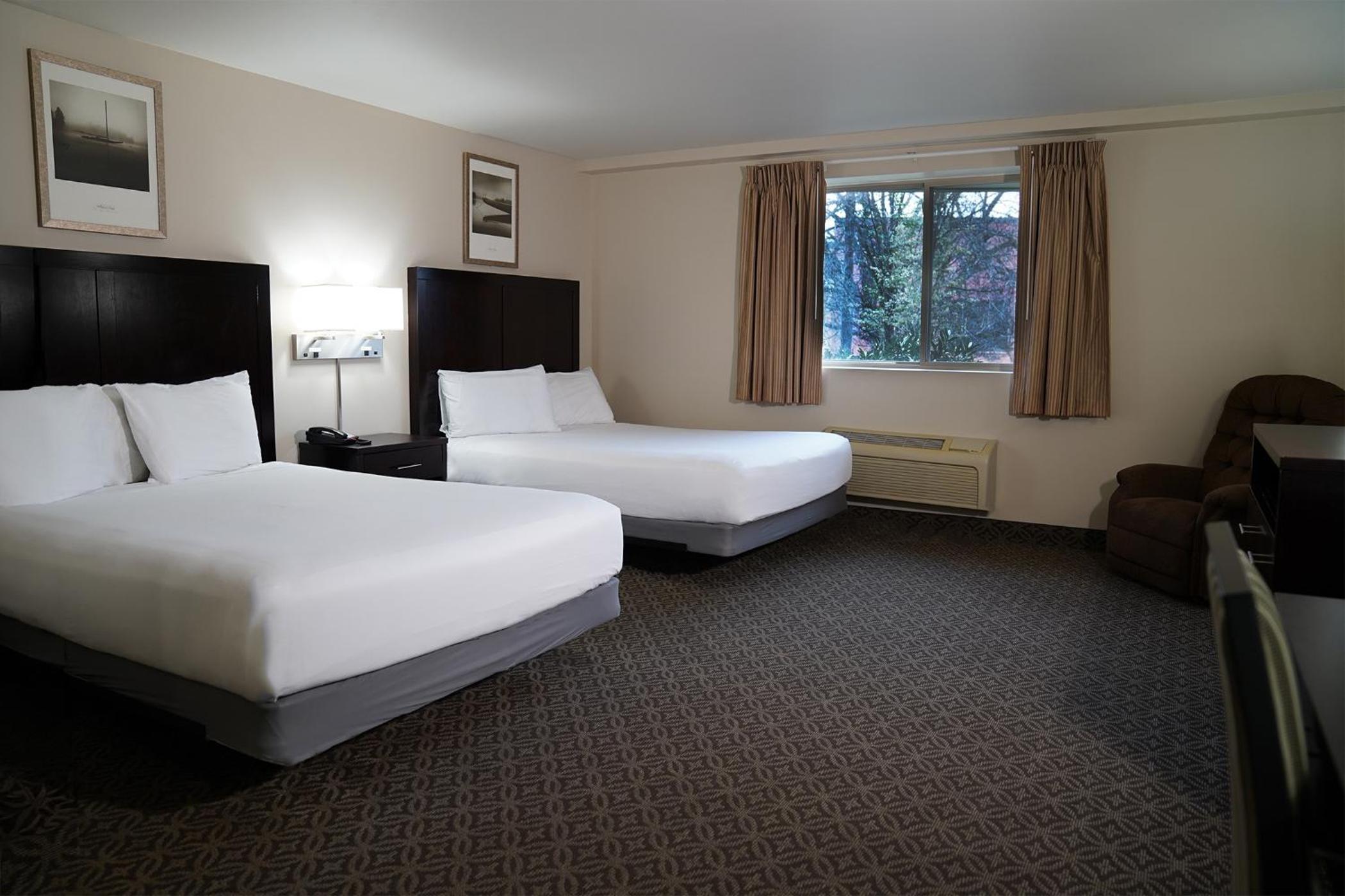 Queen Room with Two Queen Beds photo 1