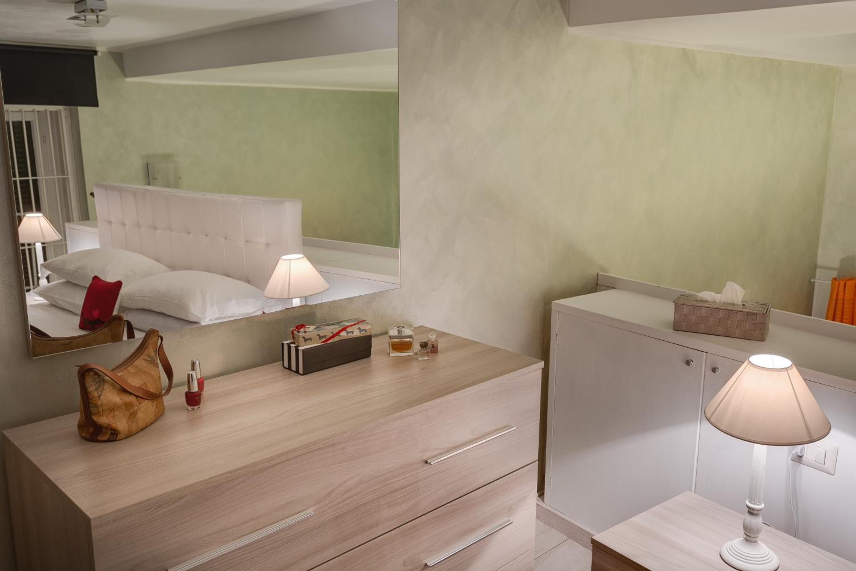 Deluxe Apartment with Balcony - Split Level photo 3