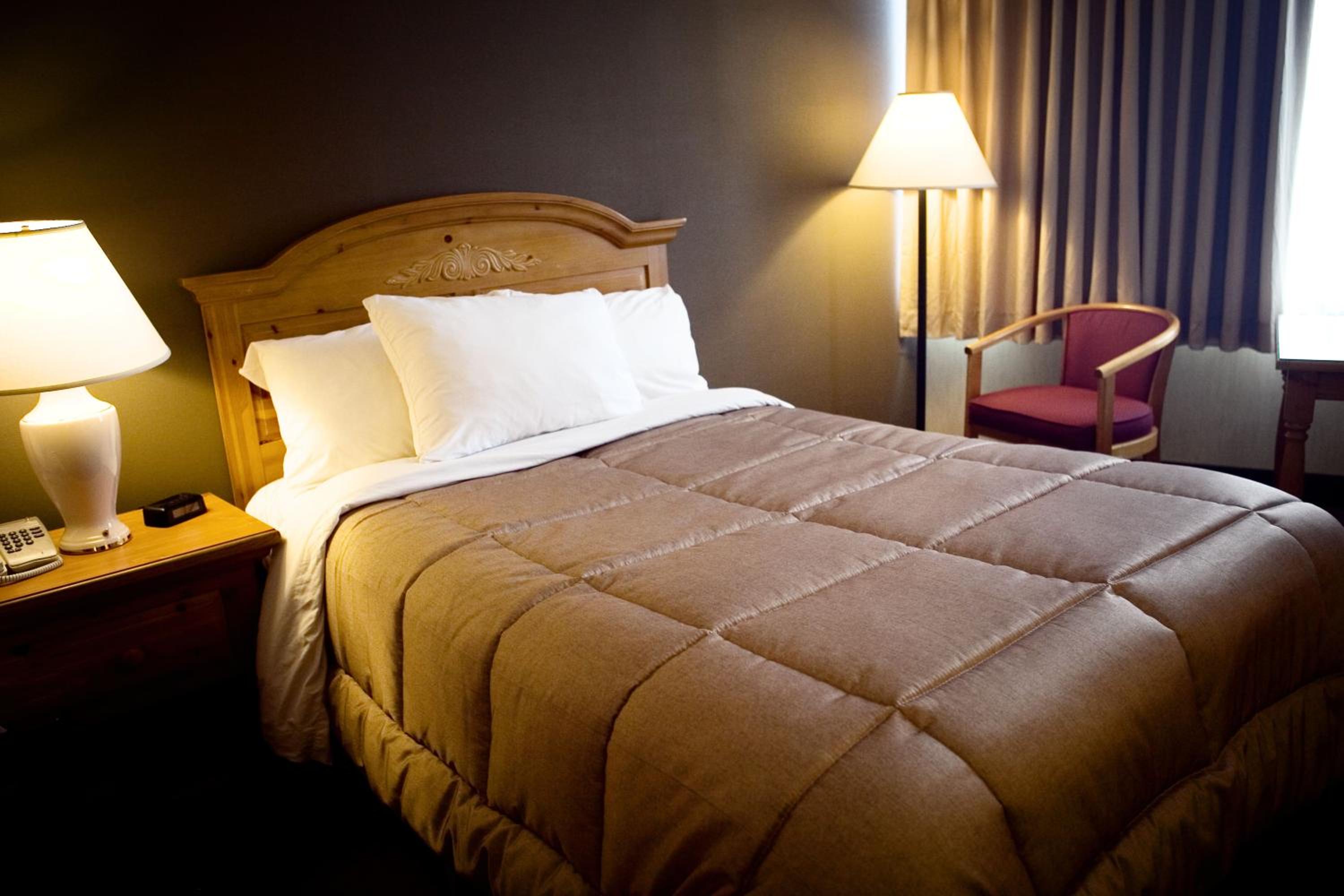 Small Queen Room with Lake View photo 2