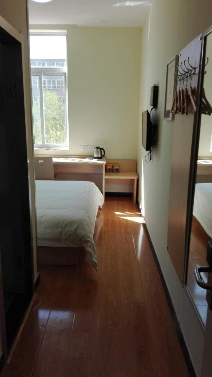 Business Queen Bed Room