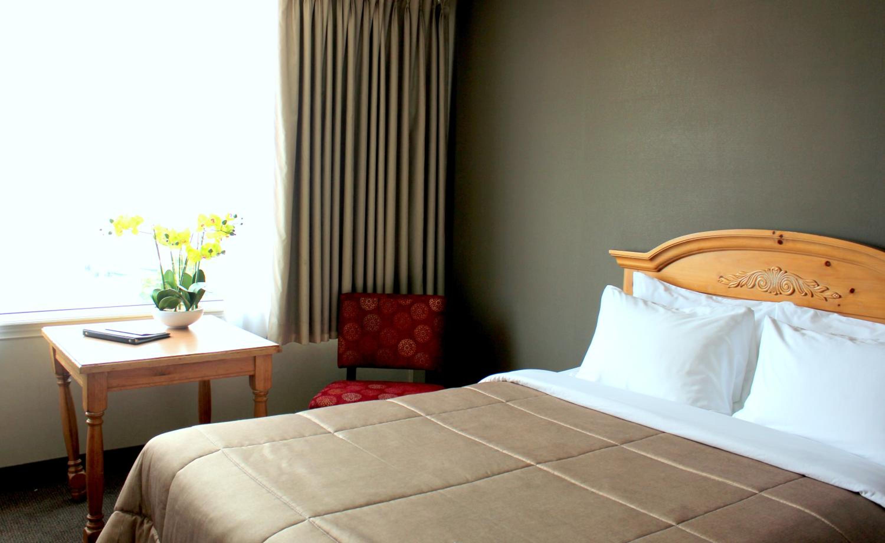 Small Queen Room with Lake View photo 3