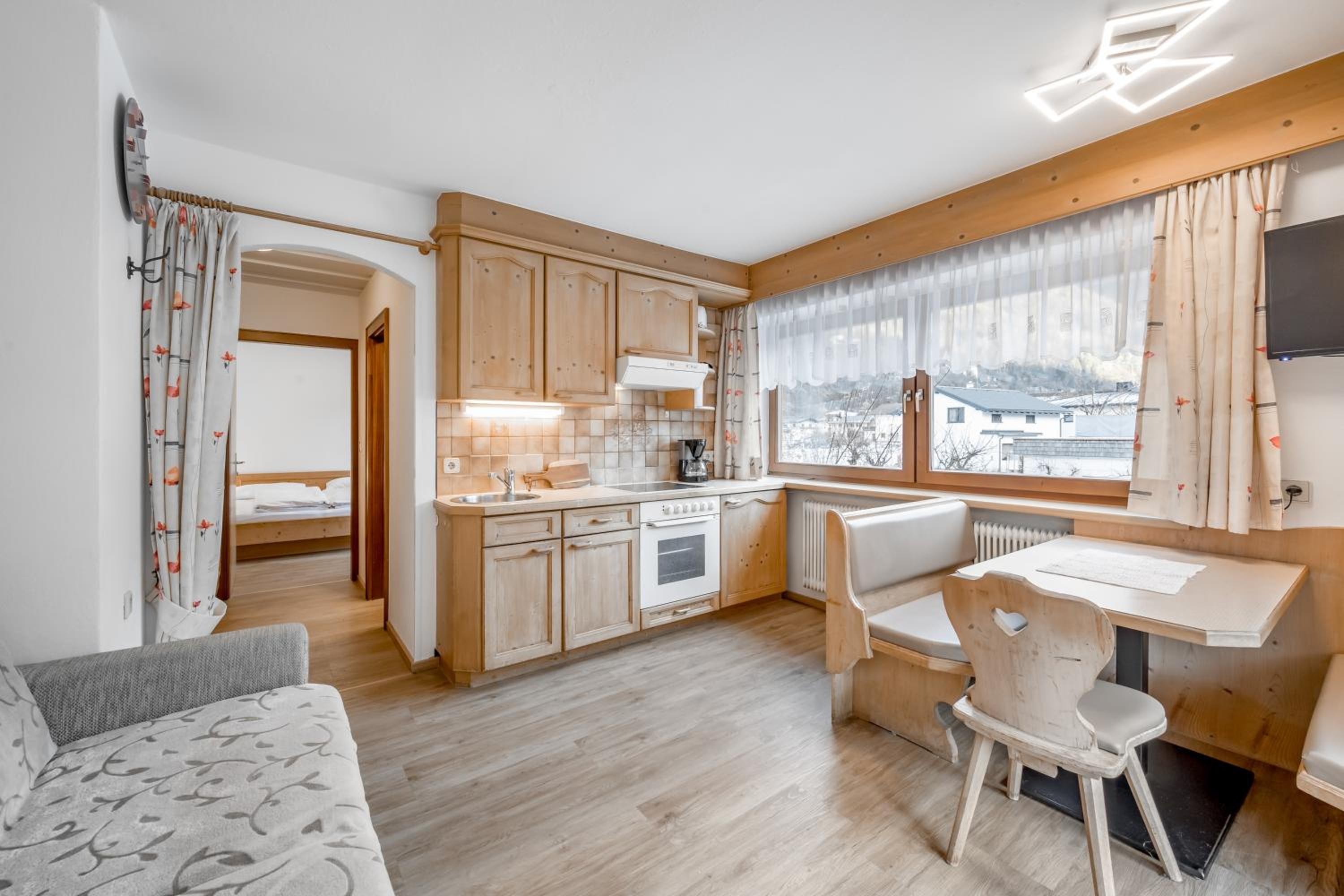 One-Bedroom Apartment (2-3 Adults) photo 2