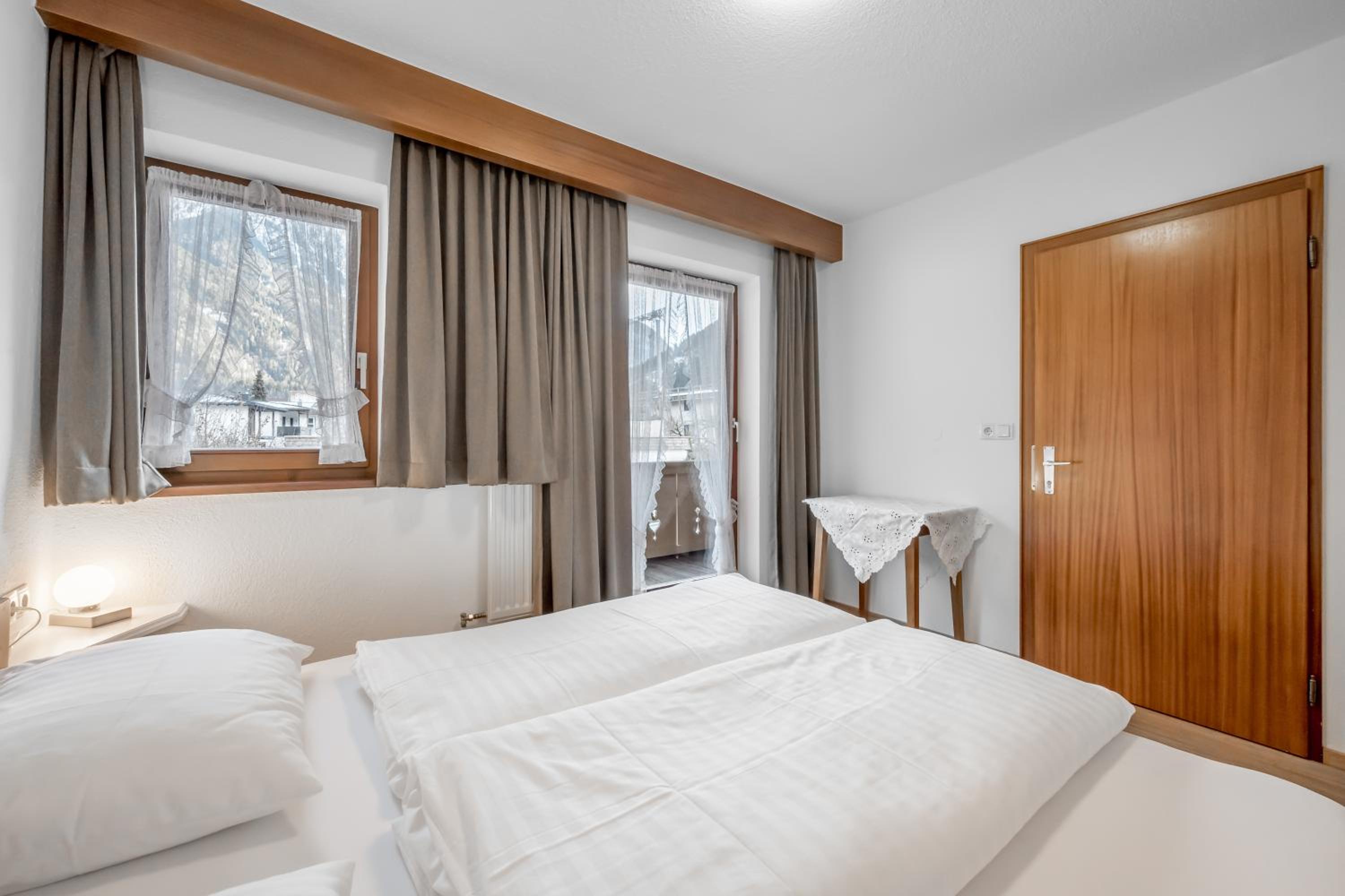 One-Bedroom Apartment (2-3 Adults)