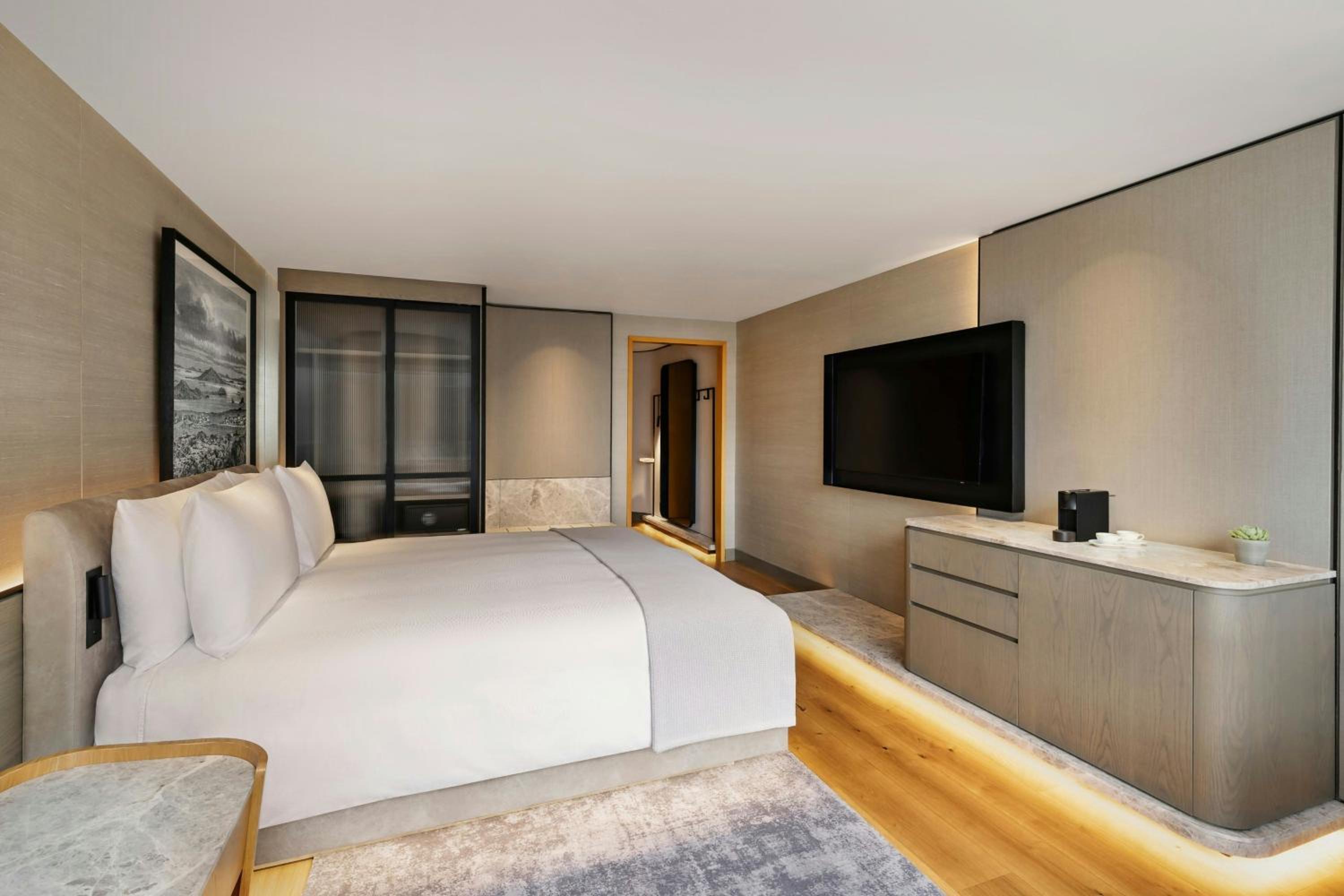 Executive King Room - High Floor - Photo 3