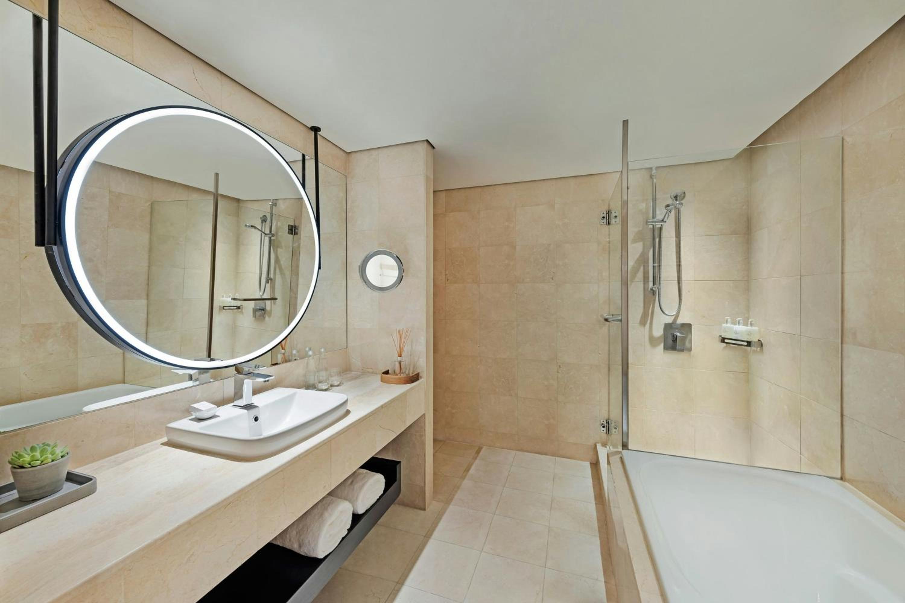 Executive King Room - High Floor - Photo 5