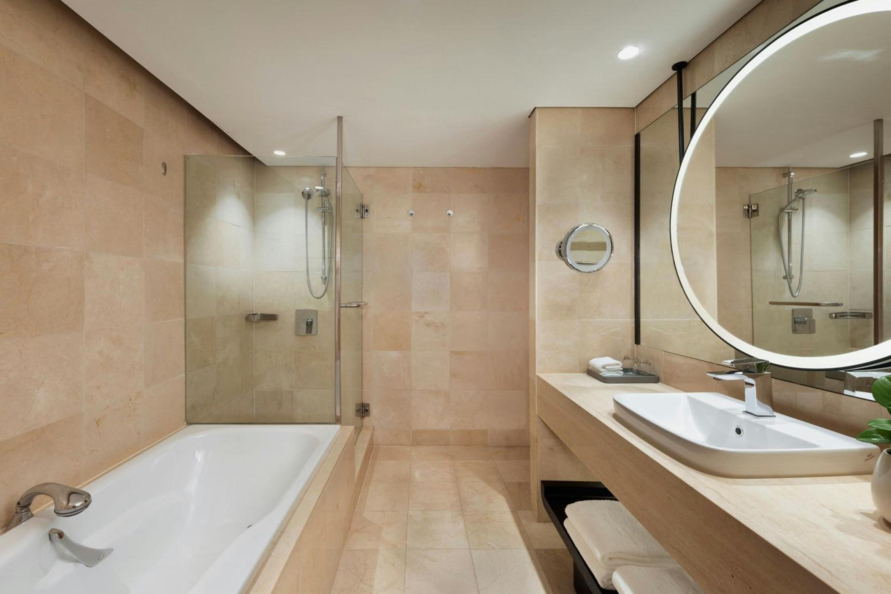 Executive King Room - High Floor - Photo 6