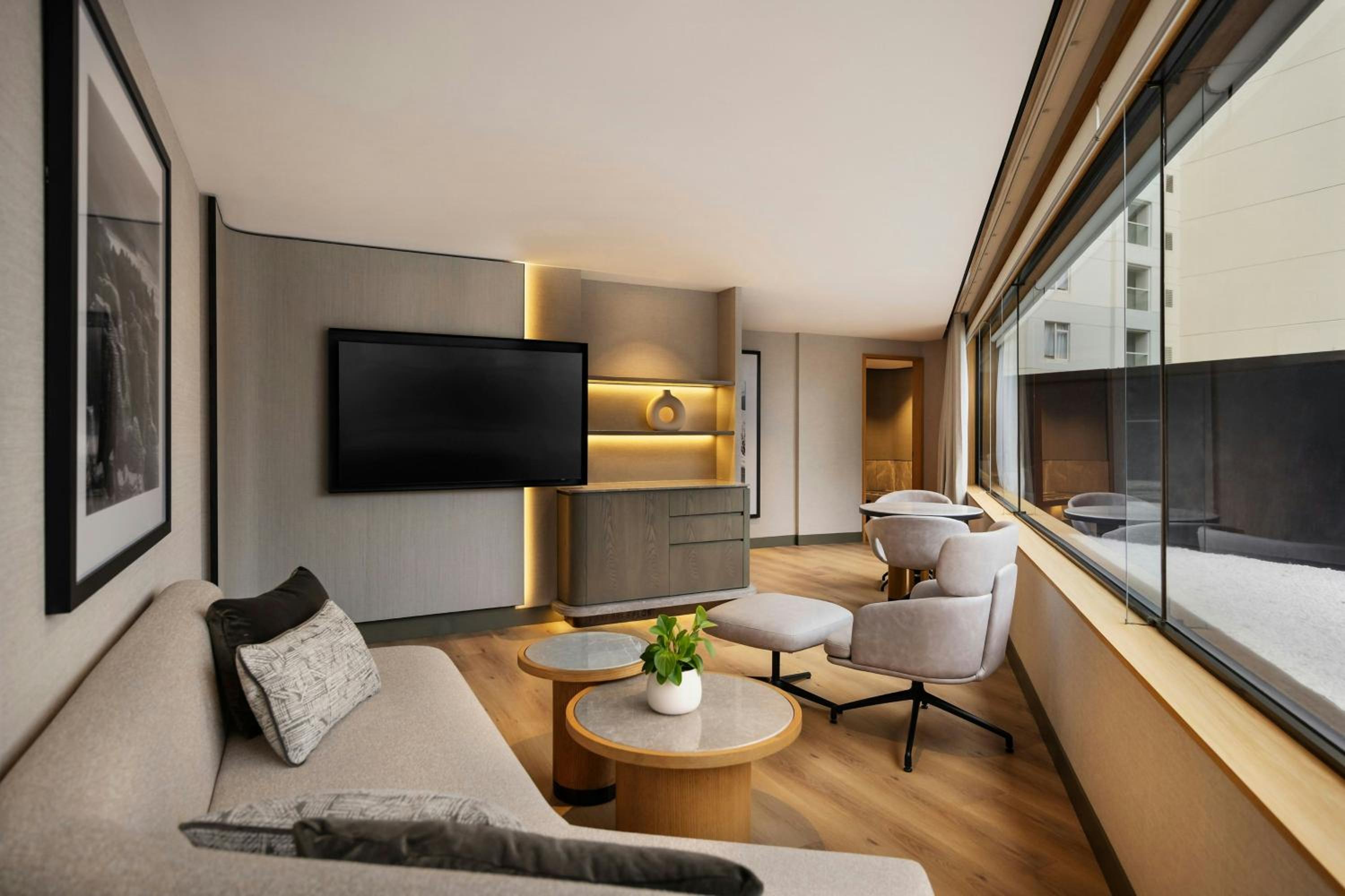 One-Bedroom Executive King Suite with Sky Tower View - Photo 2