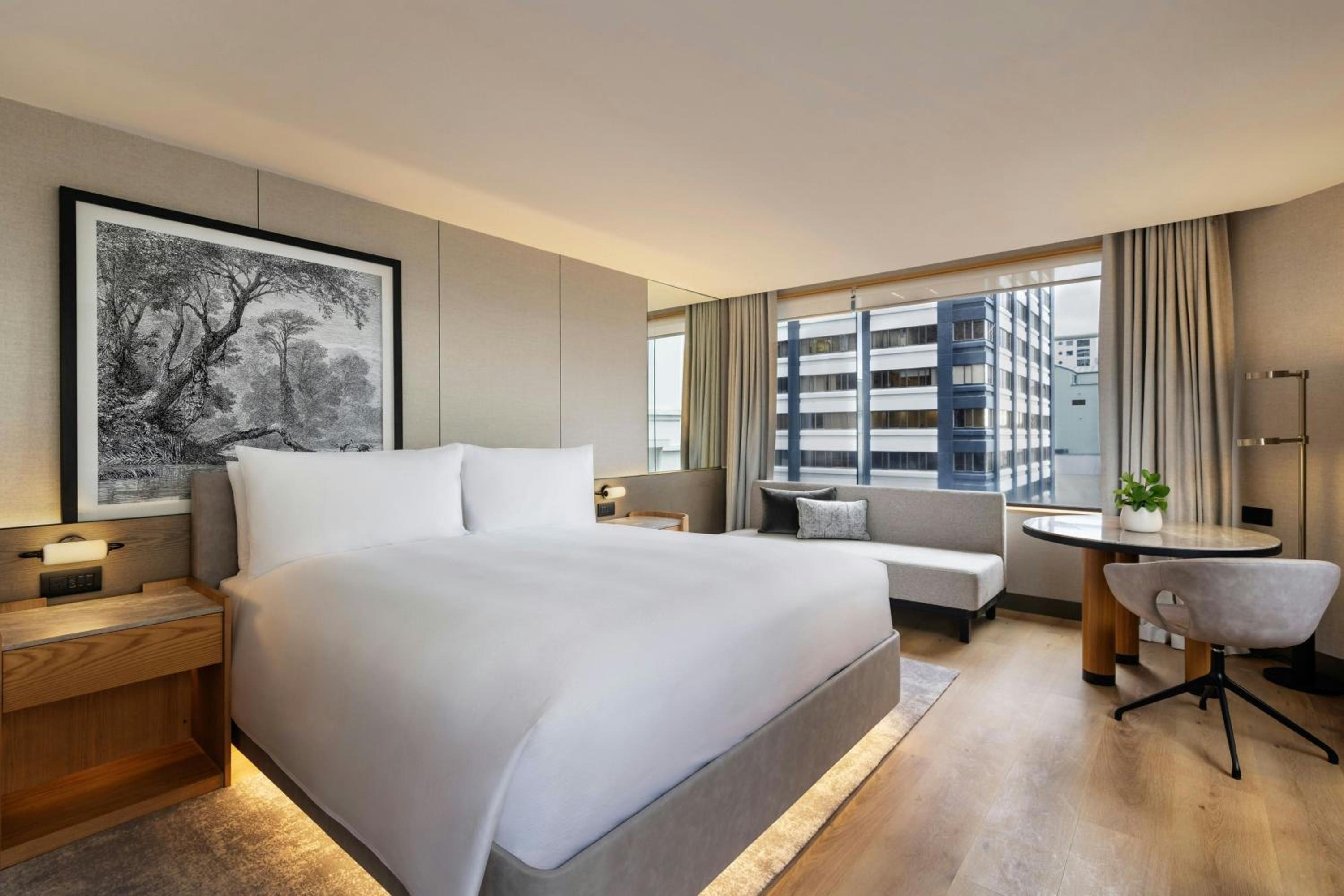 One-Bedroom Executive King Suite with Sky Tower View - Photo 4
