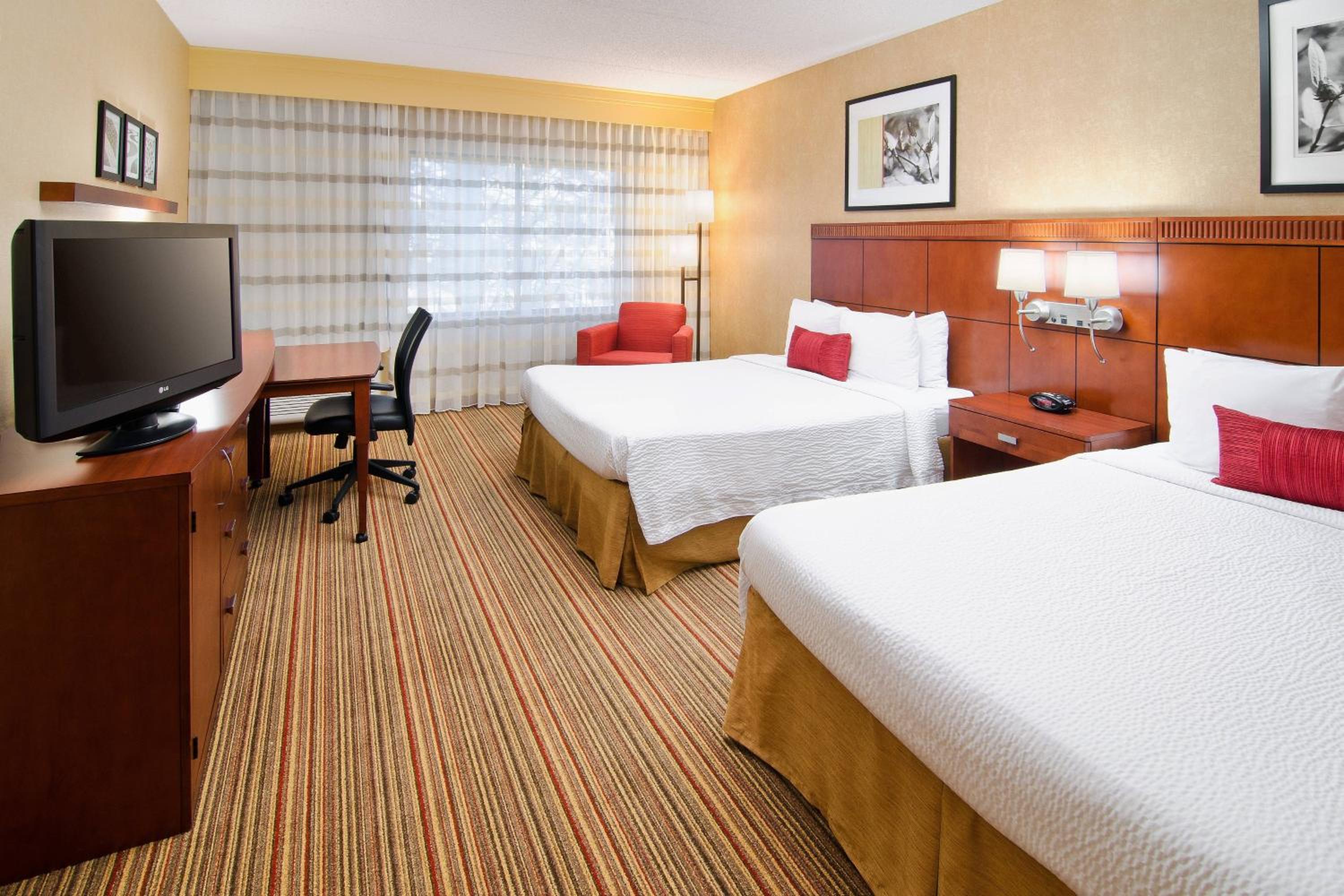 Double Room with Two Double Beds and Adapted Tub - Mobility and Hearing Accessible photo 3