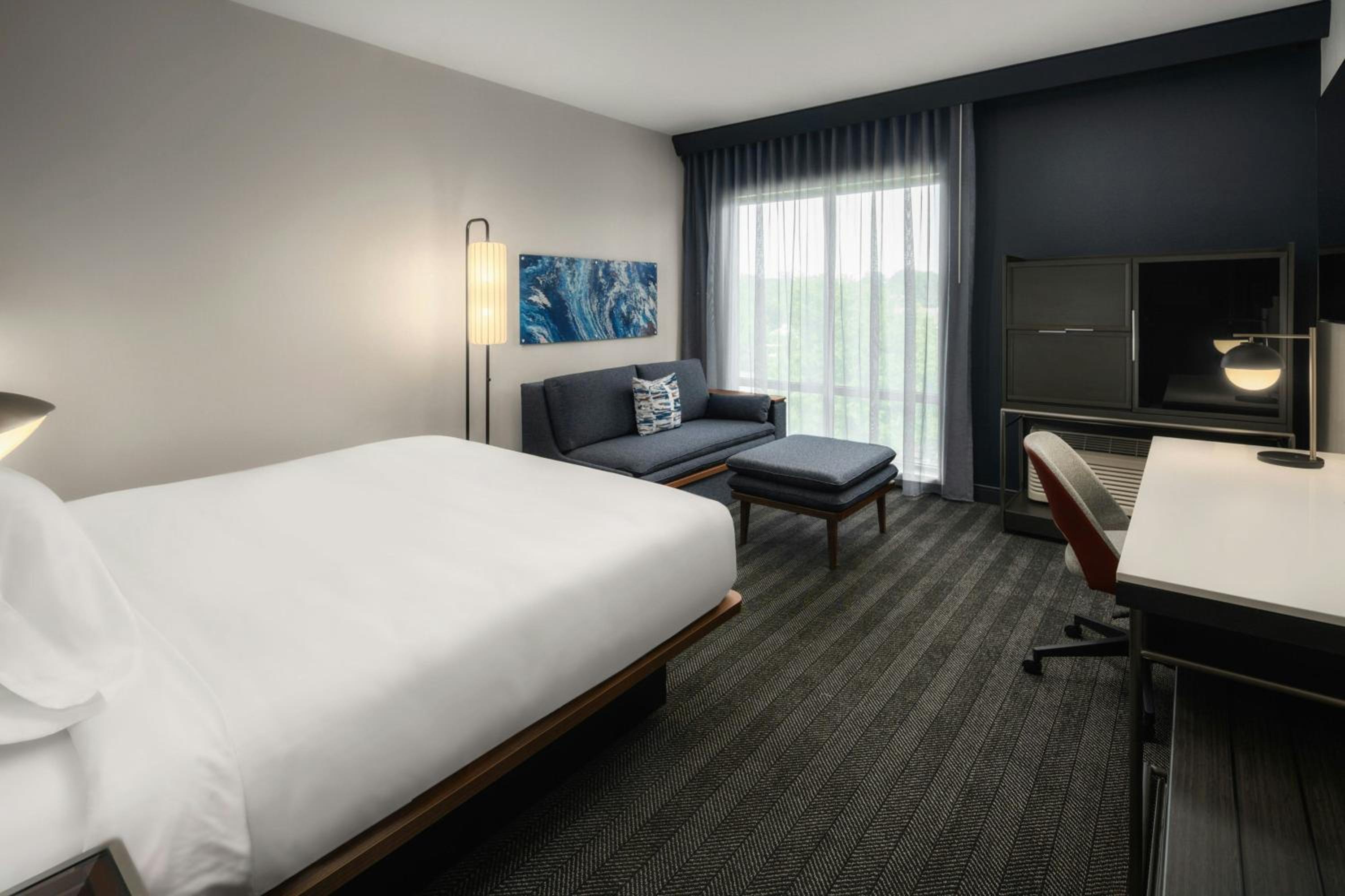 King Room with Sofa Bed - Photo 1