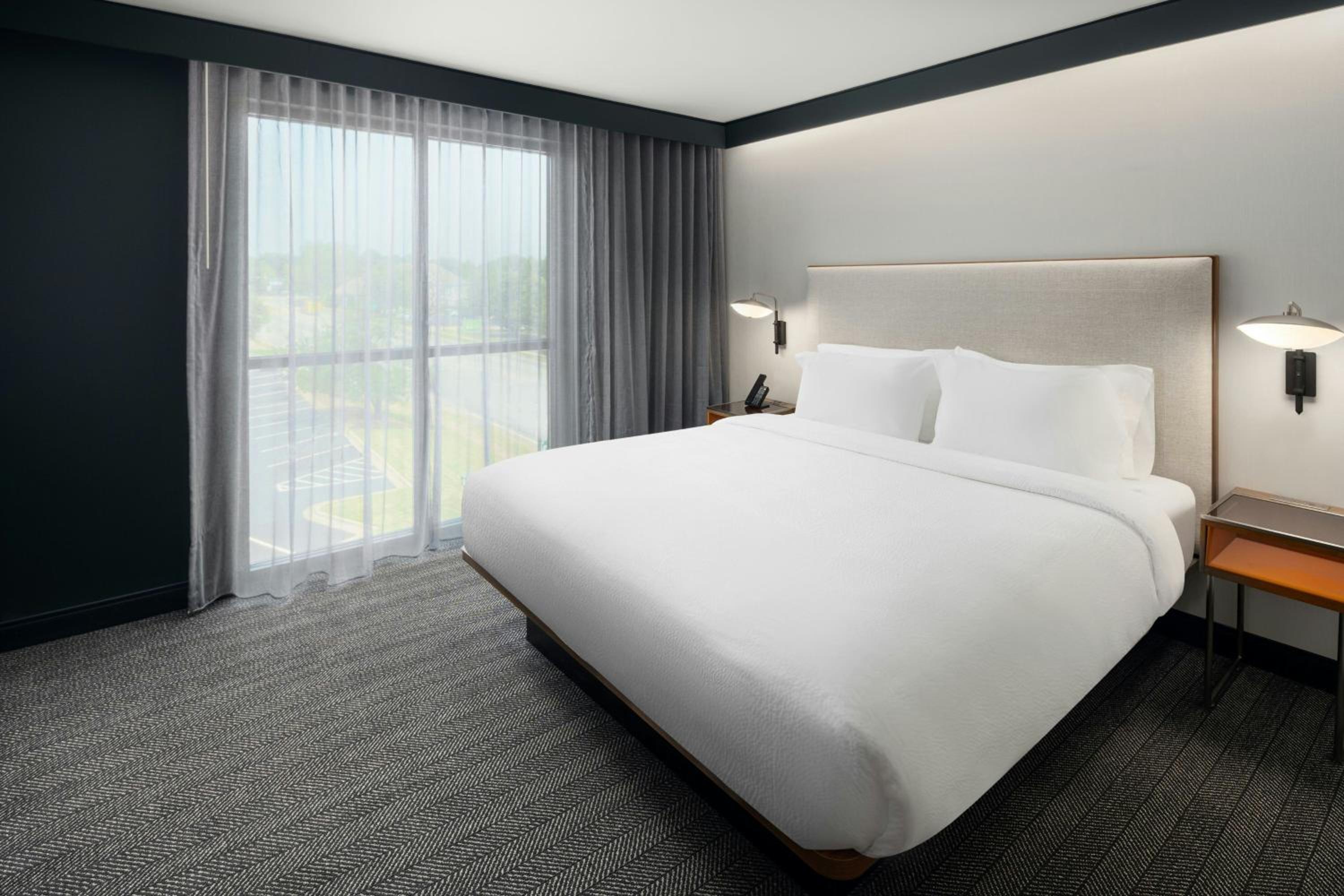 One-Bedroom King Suite with Sofa Bed and Windows on Two Sides - Photo 2