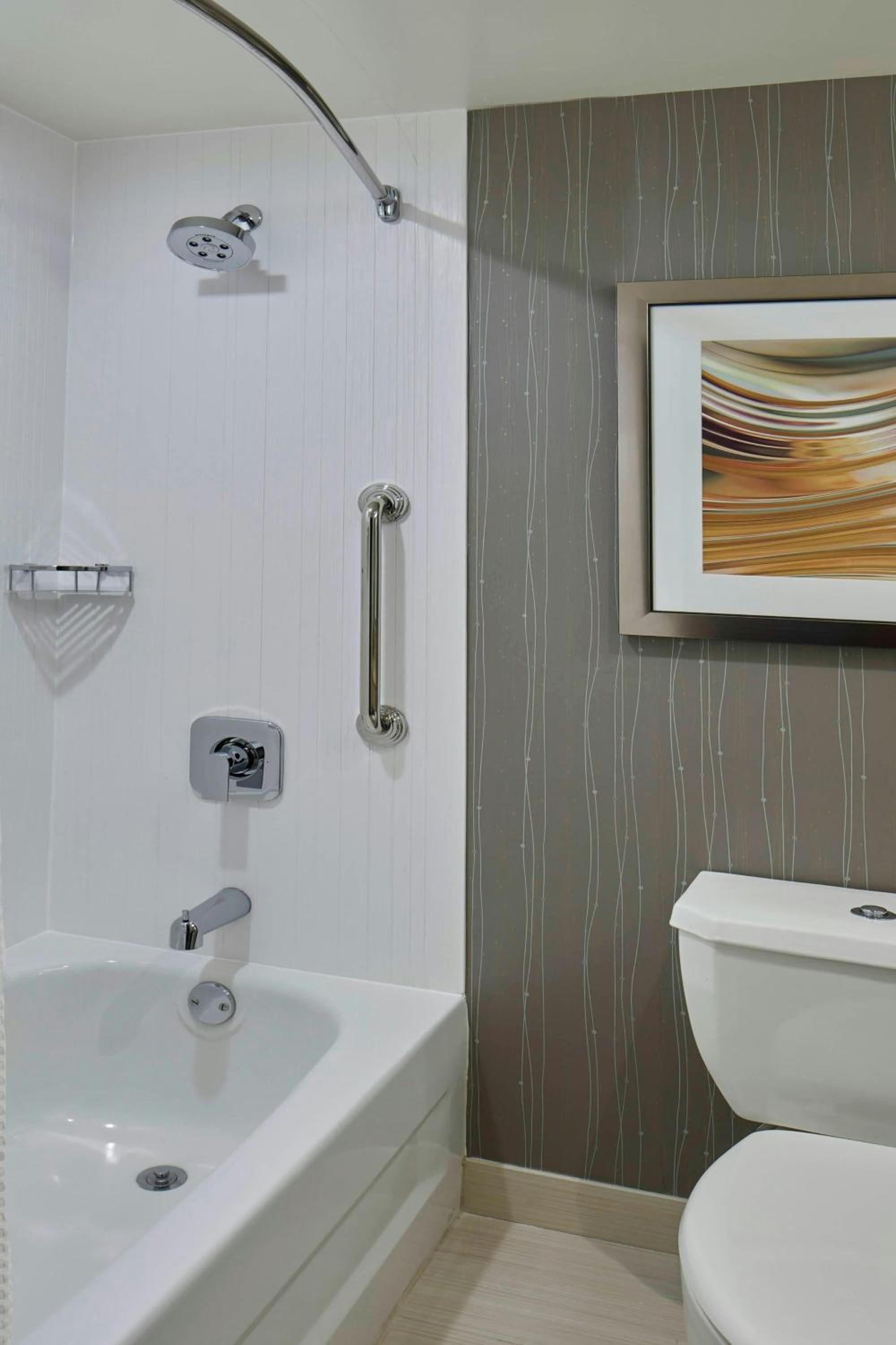 King Room with Sofa Bed - Hearing Accessible - Photo 6