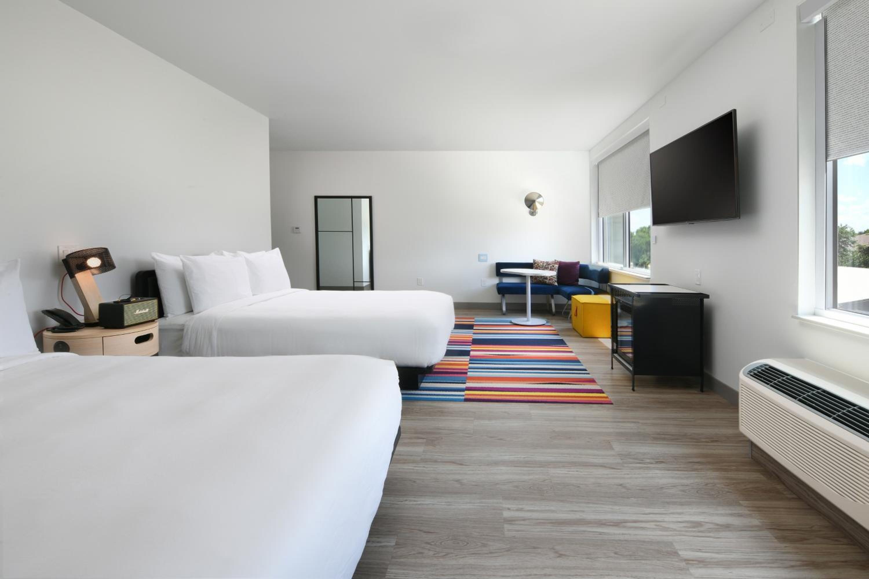 Queen Room with Two Queen Beds and Adapted Tub - Mobility and Hearing Accessible photo 2