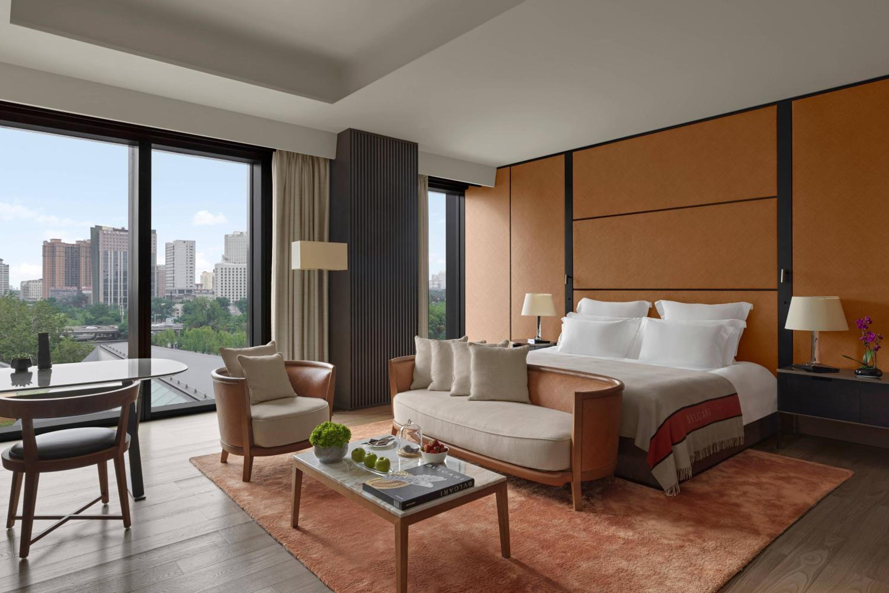 Deluxe Room with One King Bed and City View (Free Mini-bar soft drinks & beers + 1.9 mi pick-up or drop-off service + Berluti shoe shinning & pressing service) photo 1
