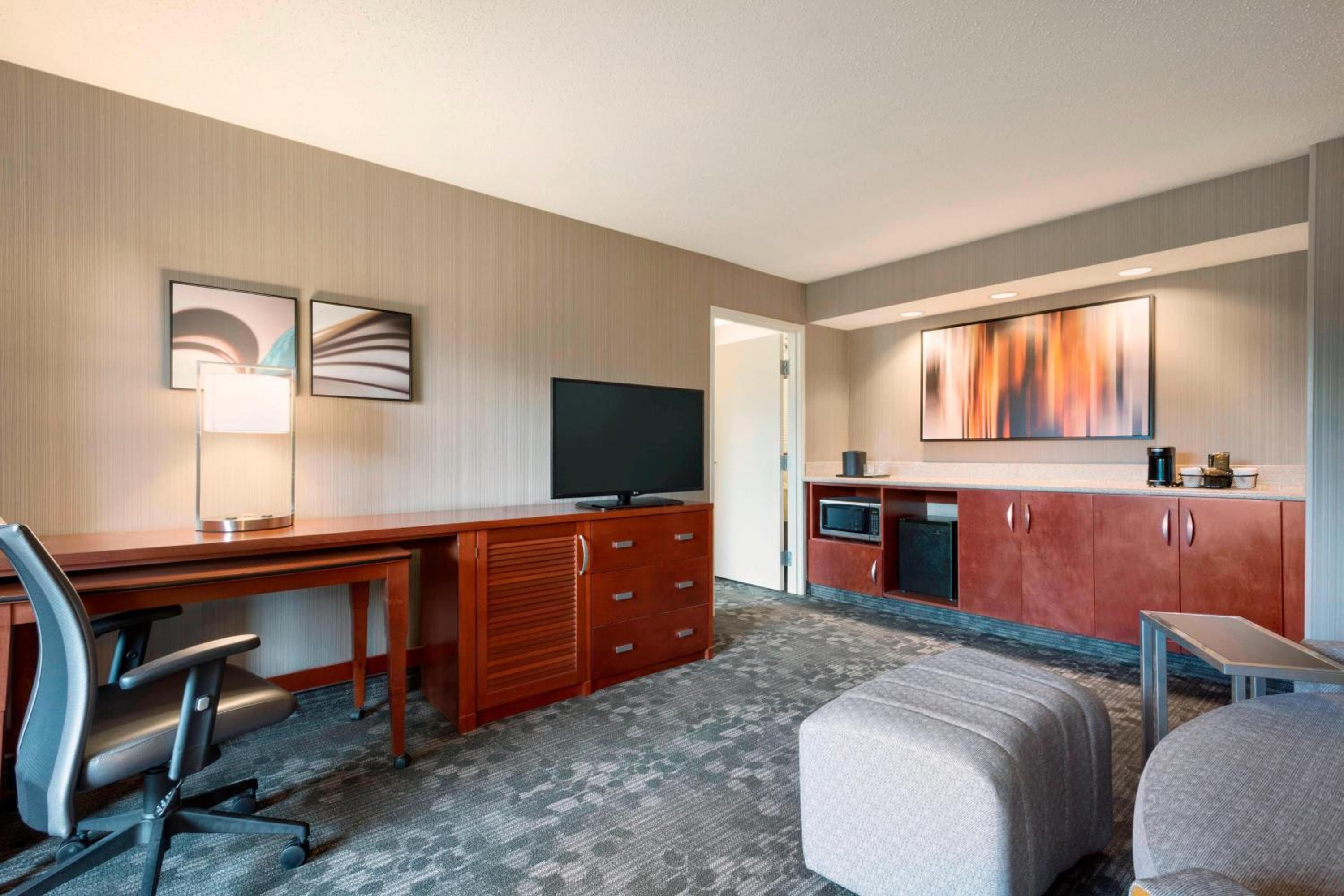 One-Bedroom King Suite with Sofa Bed - Photo 4