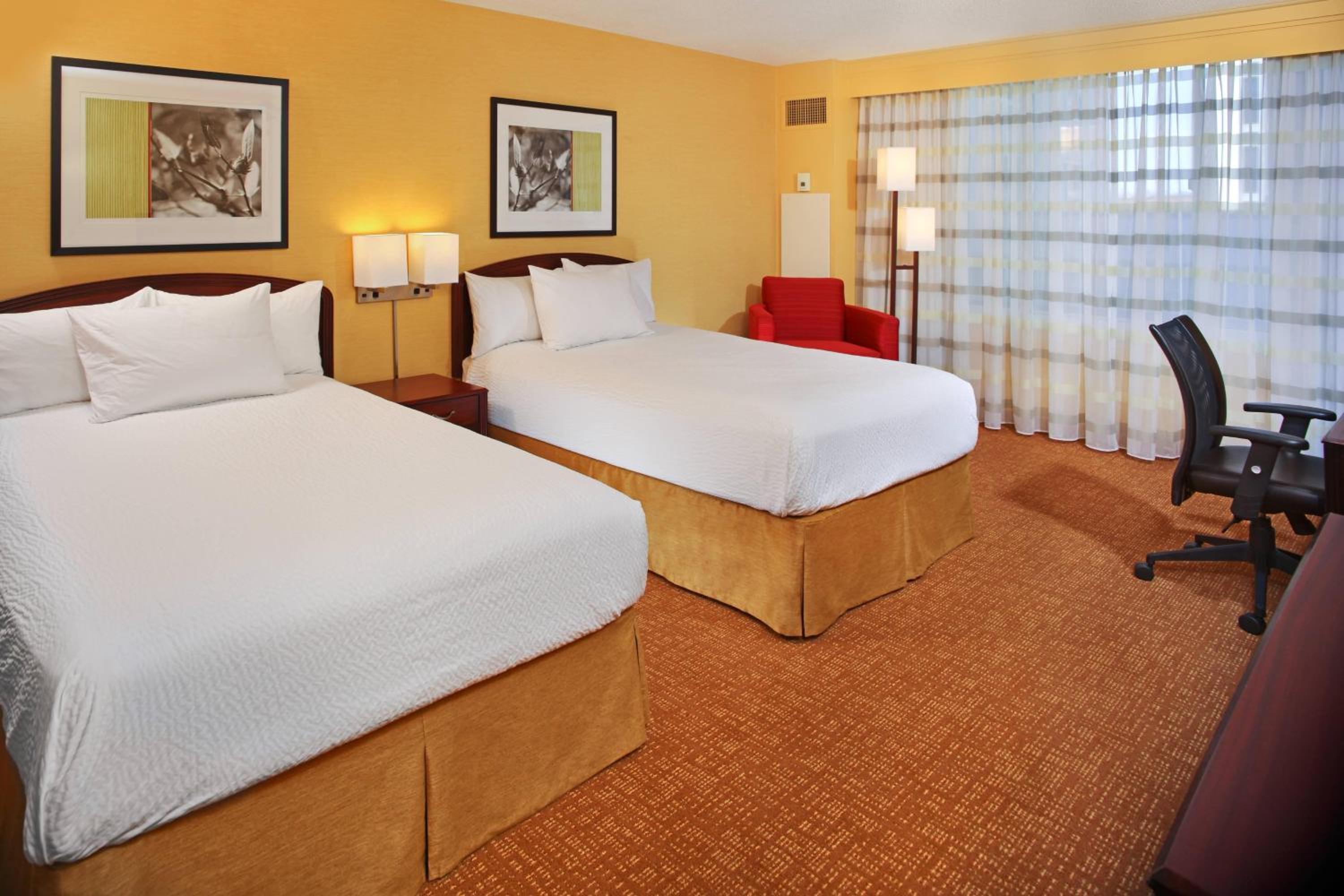 Double Room with Two Double Beds and Adapted Tub - Mobility and Hearing Accessible - Photo 1