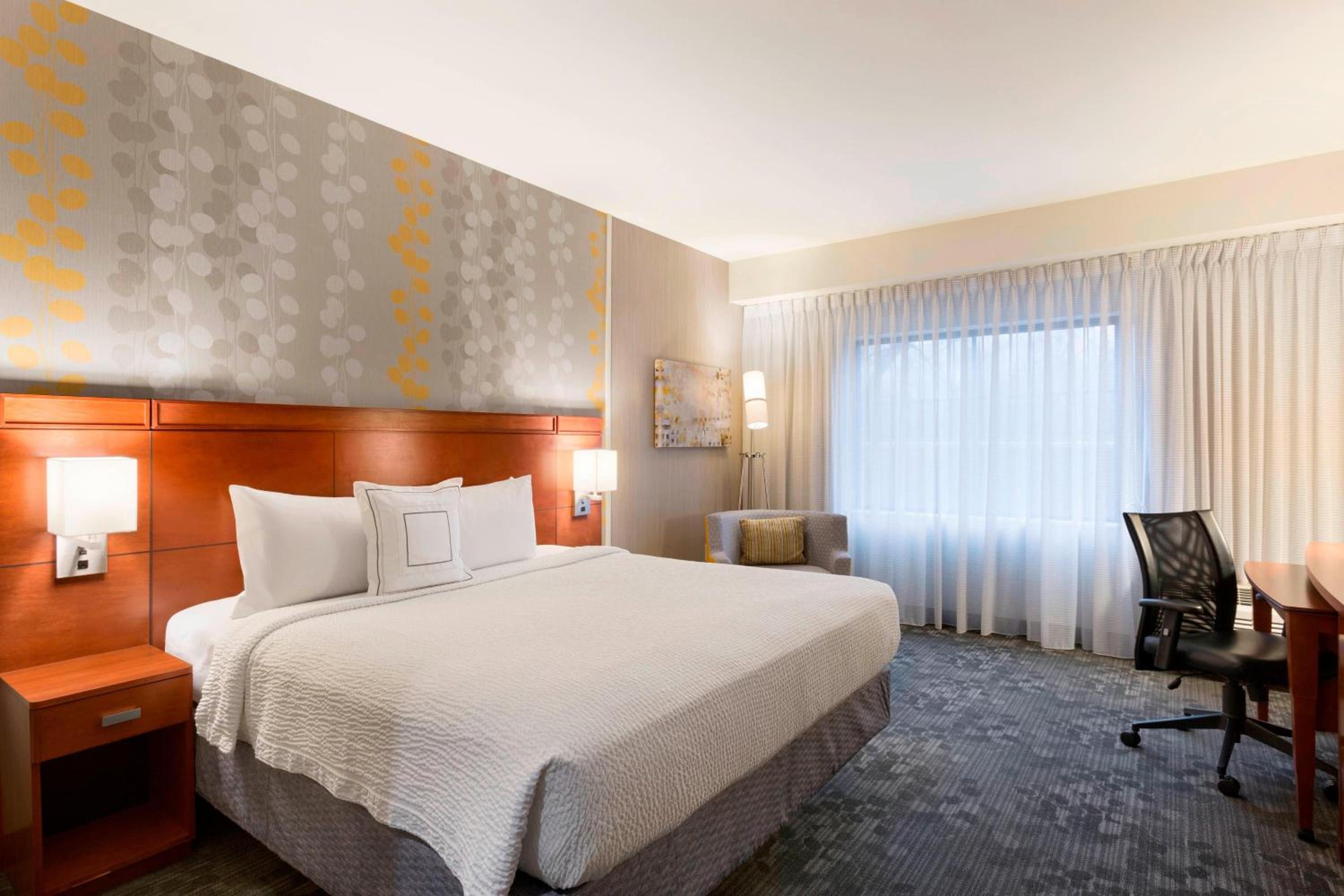 Queen Room with Two Queen Beds - Hearing Accessible photo 2