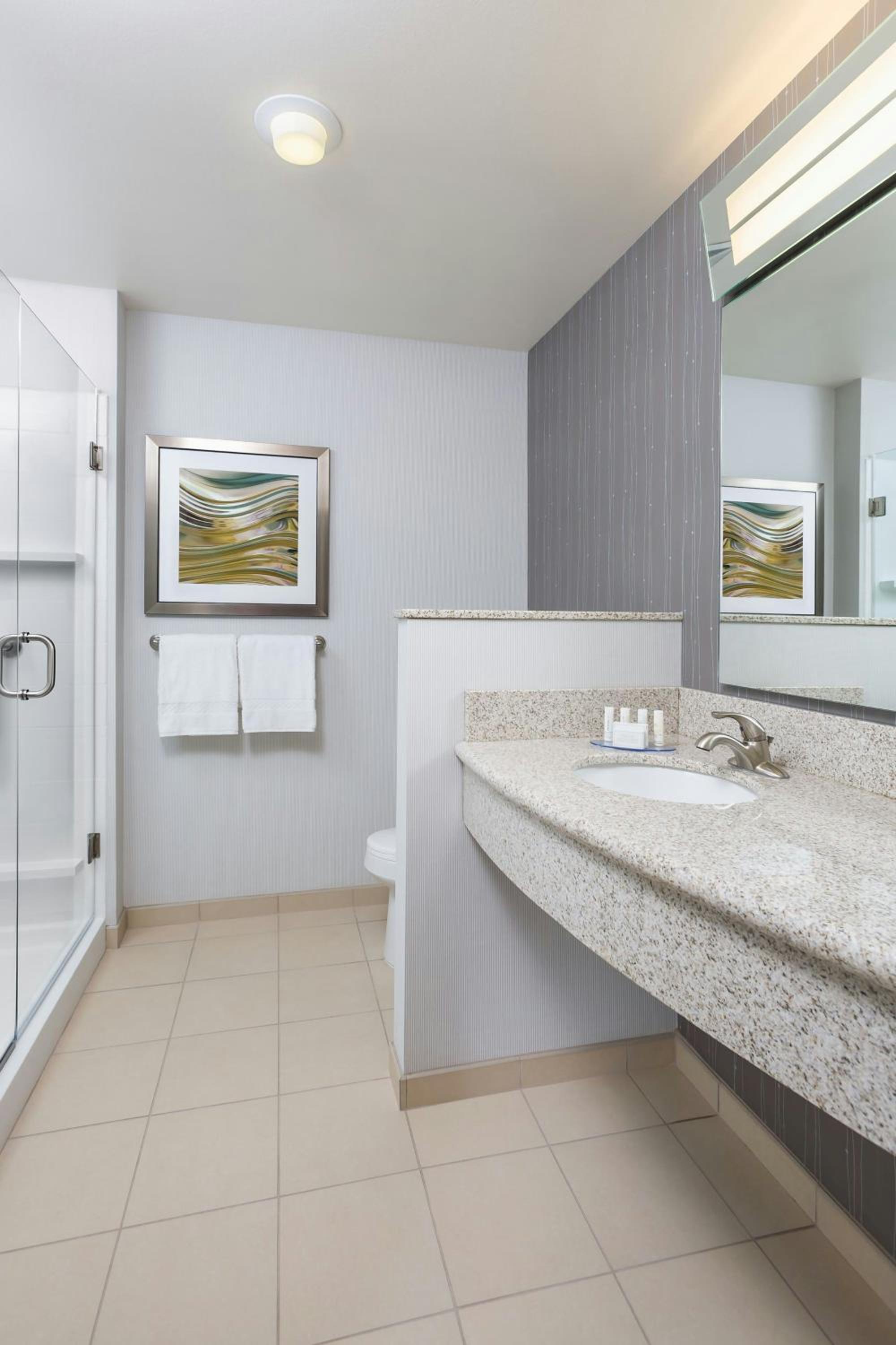 Queen Room with Two Queen Beds - Hearing Accessible photo 3