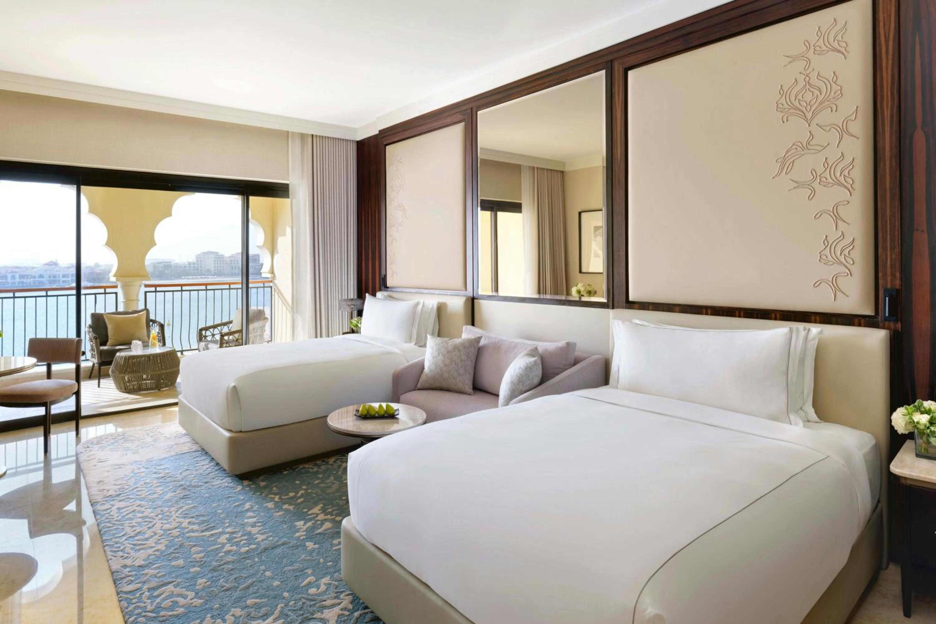 Club Twin Room with Lounge Access photo 2