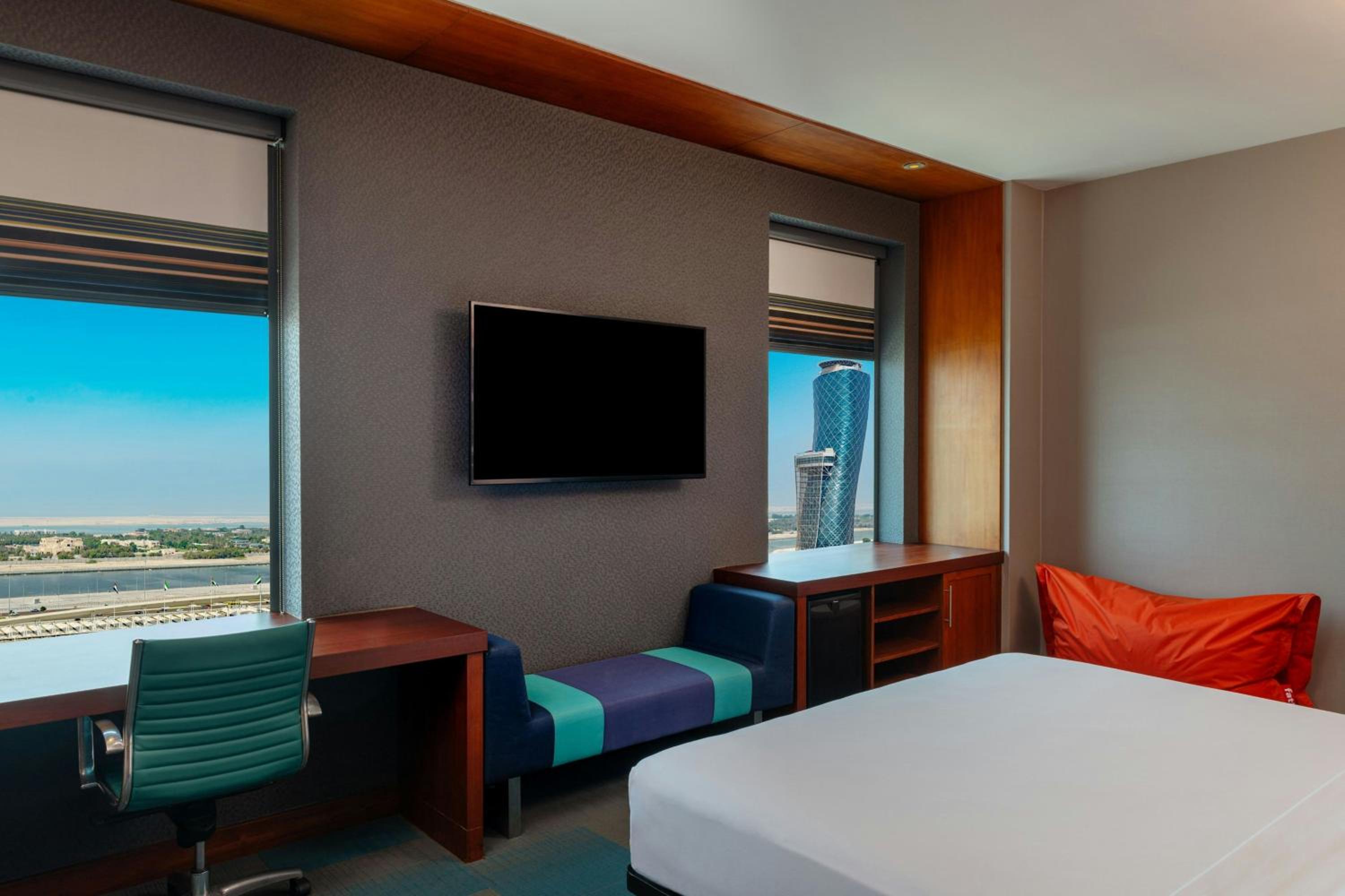 Aloft Room, Guest room, 1 King — photo 2