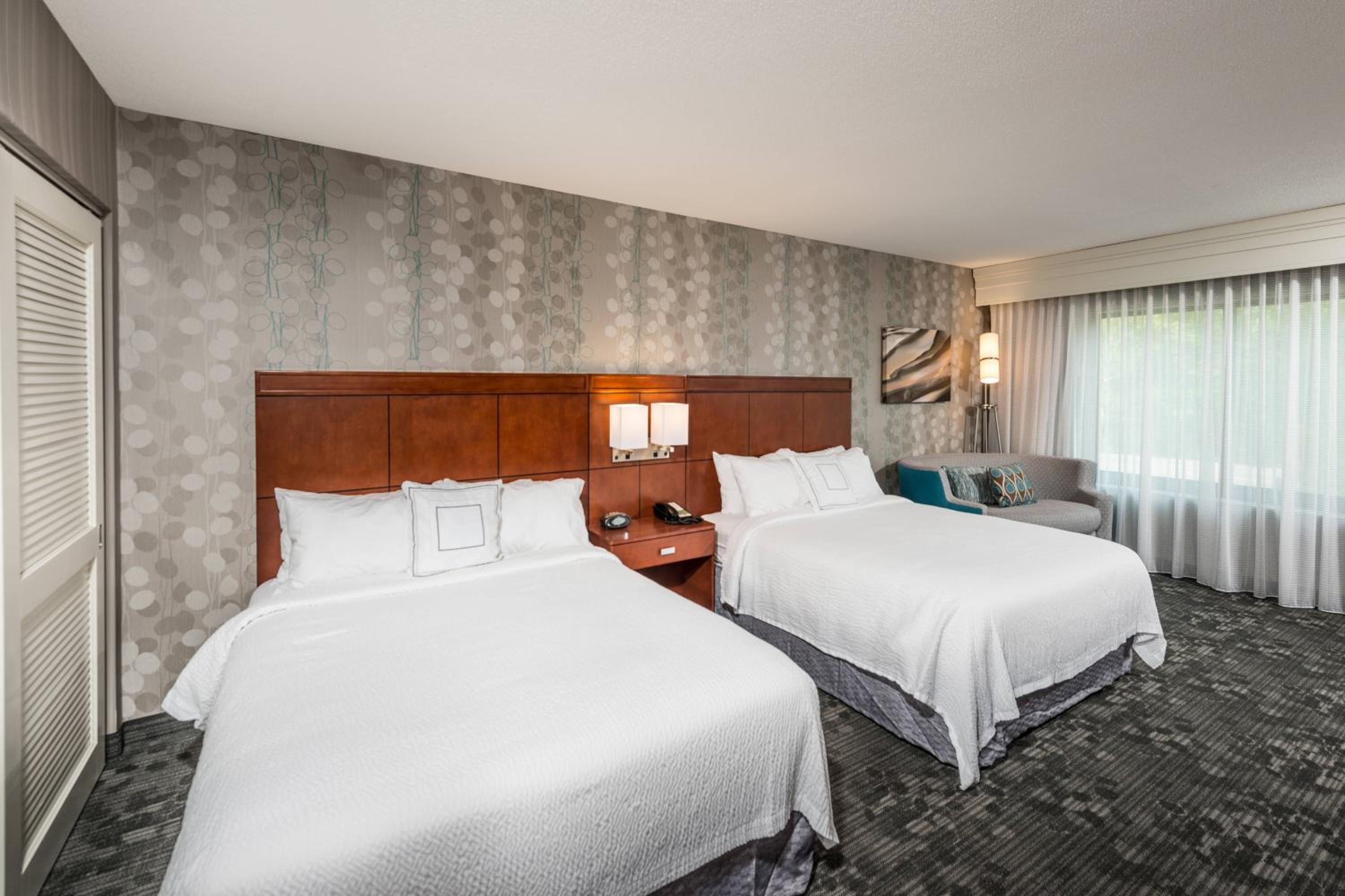 Queen Room with Two Queen Beds - Photo 3