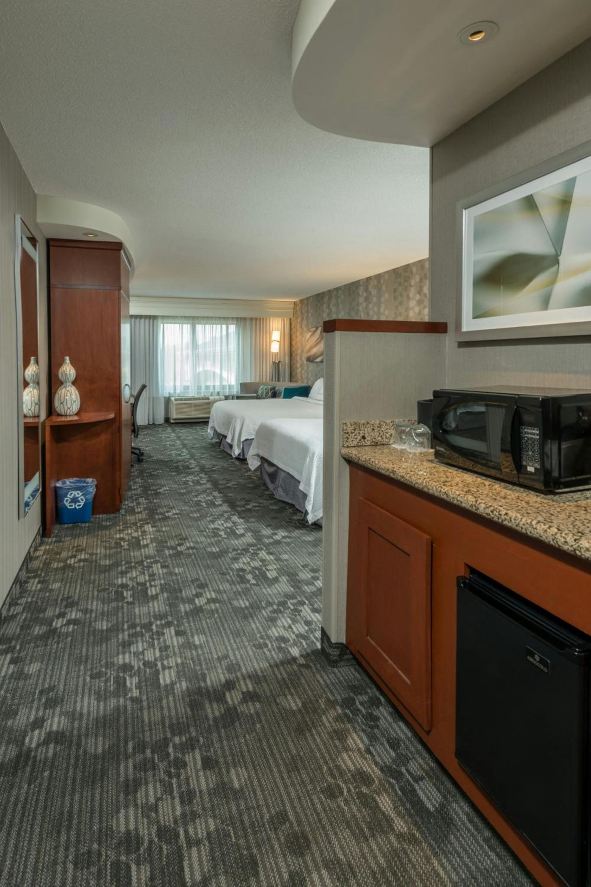 Queen Room with Two Queen Beds - Photo 1