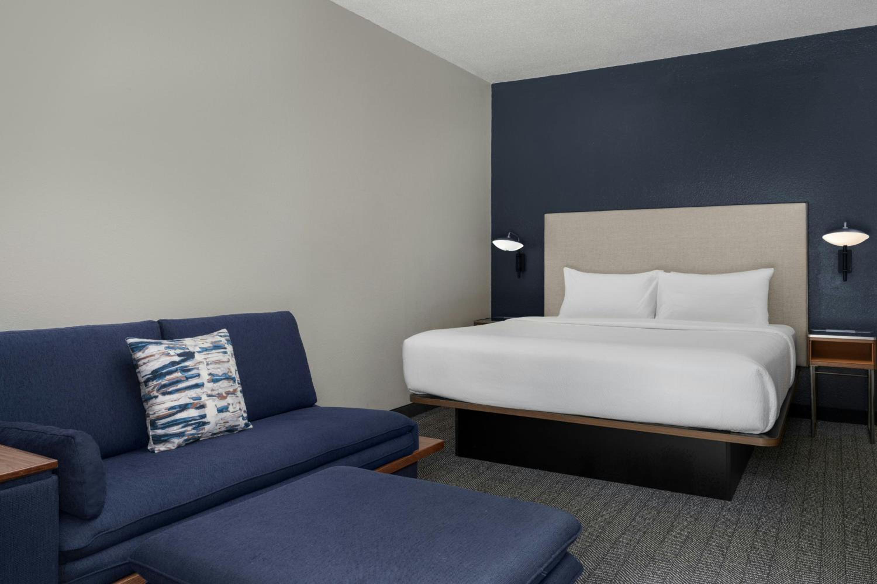 King Room with Sofa Bed - Photo 1