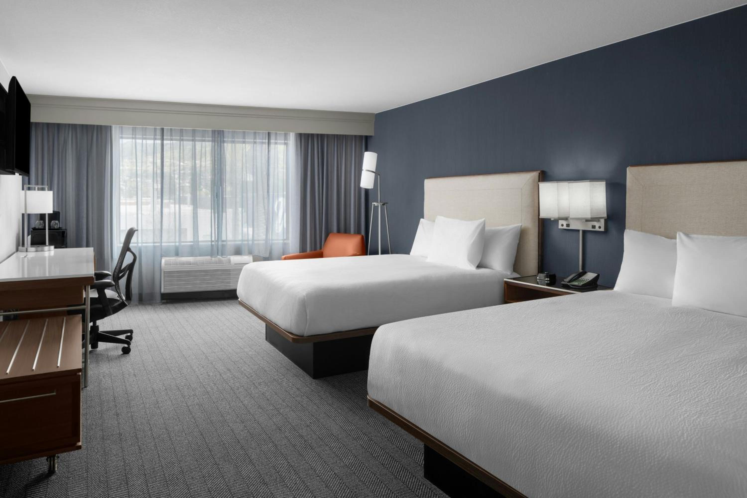 Queen Room with Two Queen Beds - Hearing Accessible