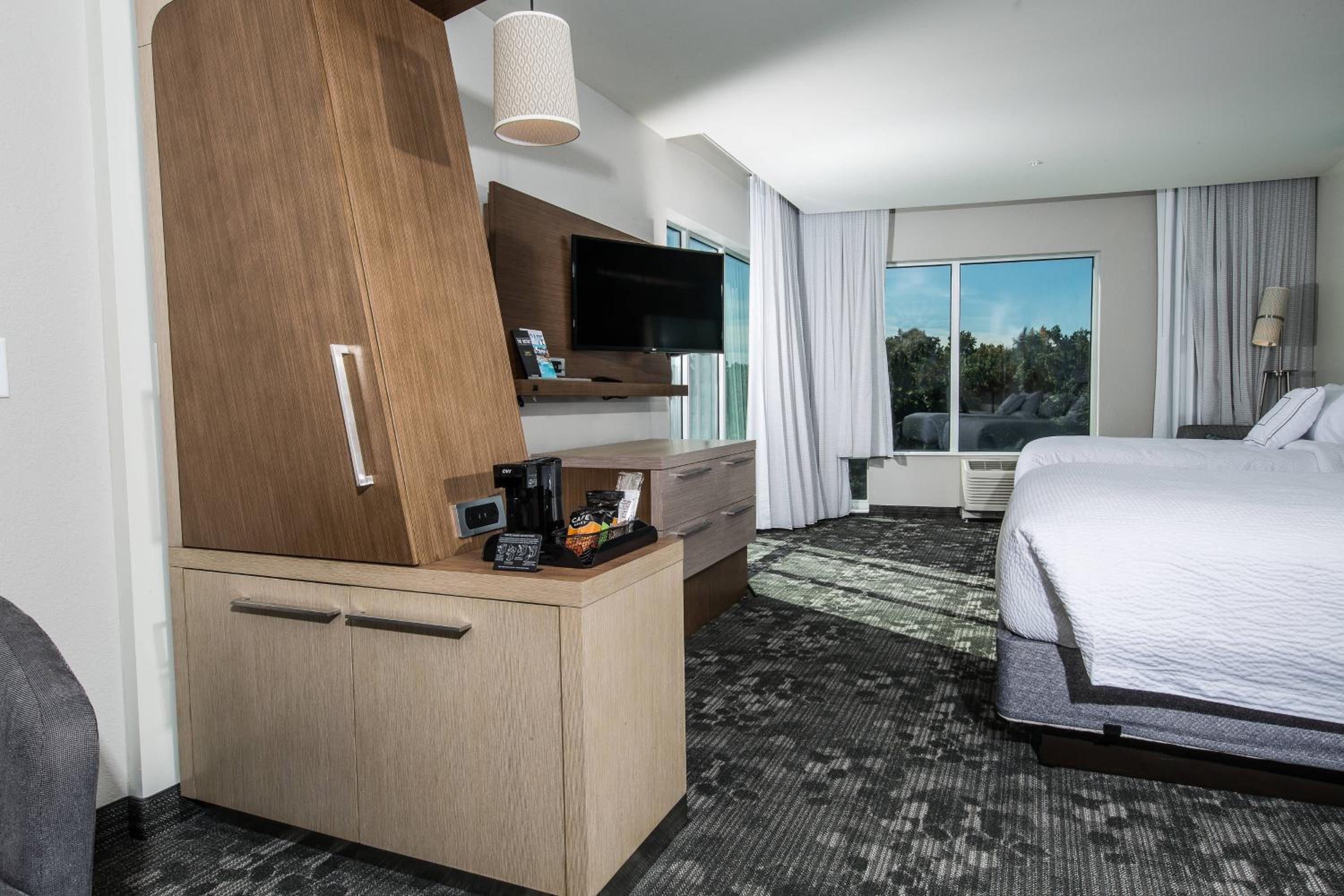 Queen Suite with Two Queen Beds and Sofa Bed - Hearing Accessible, photo 6