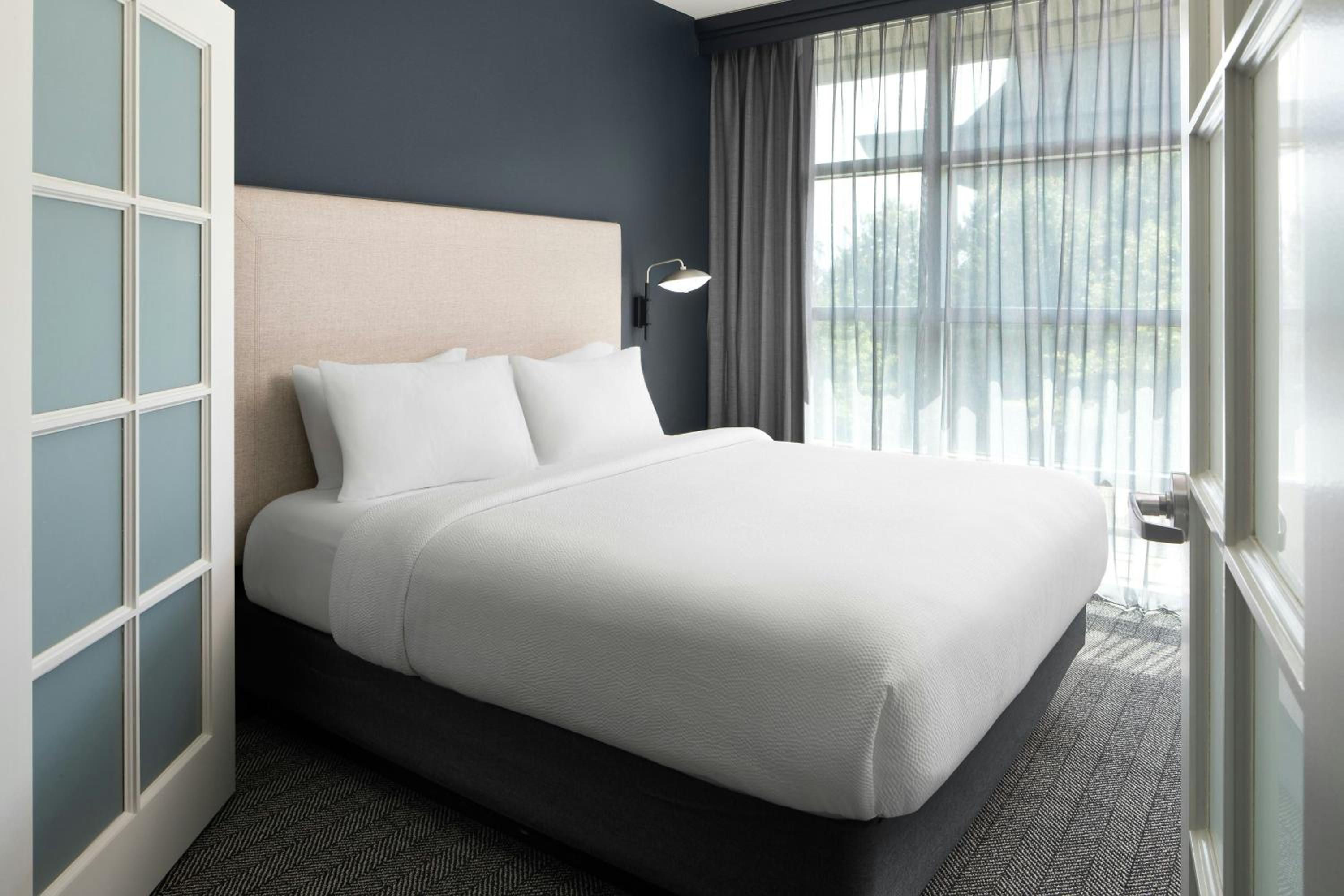 One-Bedroom King Suite with Two Sofa Beds photo 2