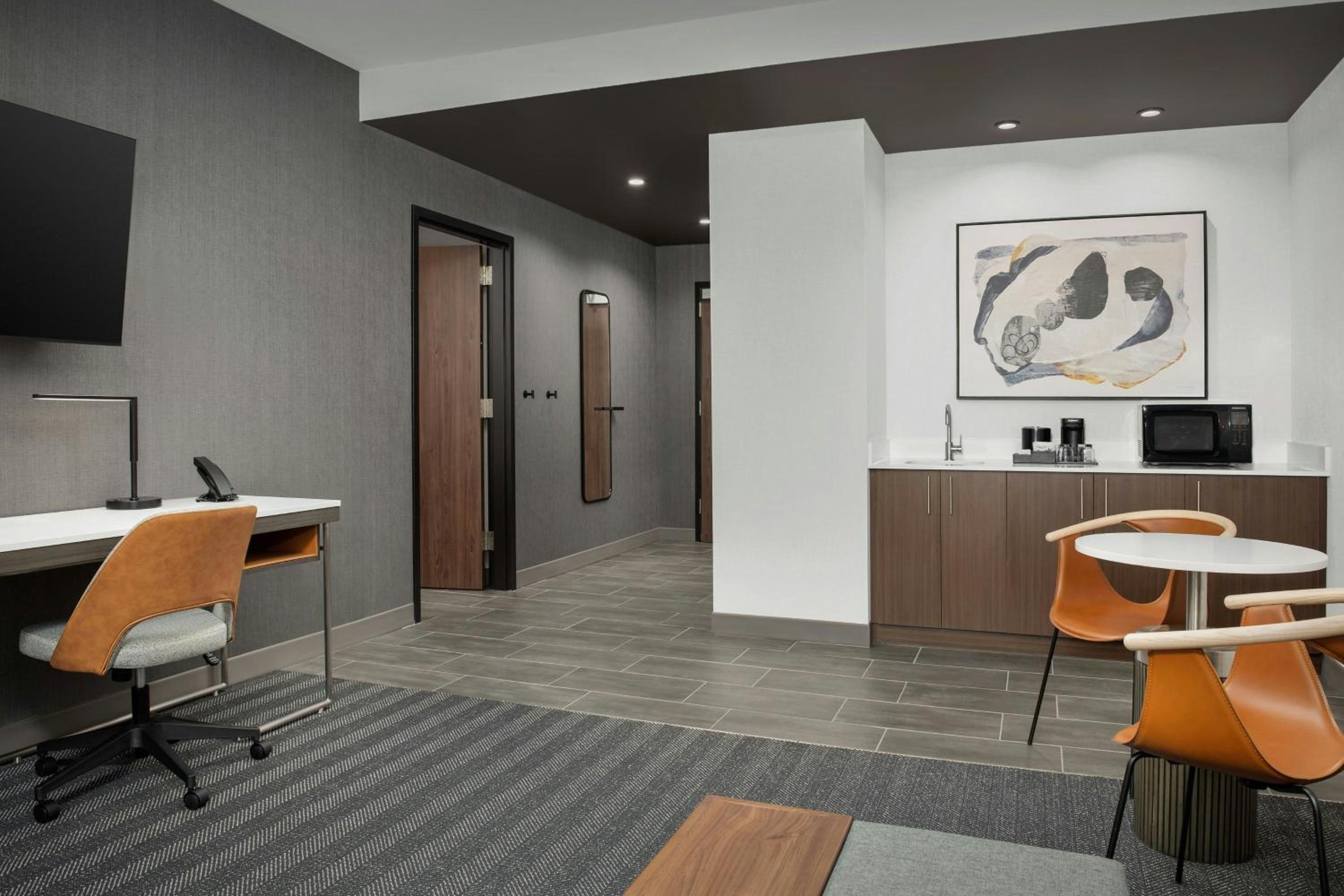 King Suite with Sofa Bed - Hearing Accessible - Photo 15