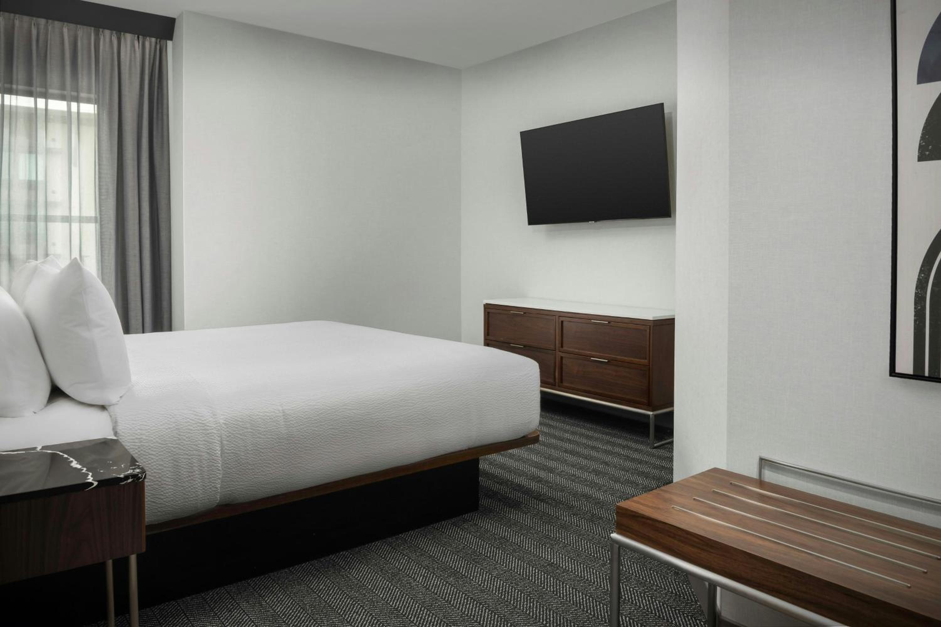 King Suite with Sofa Bed - Hearing Accessible - Photo 16