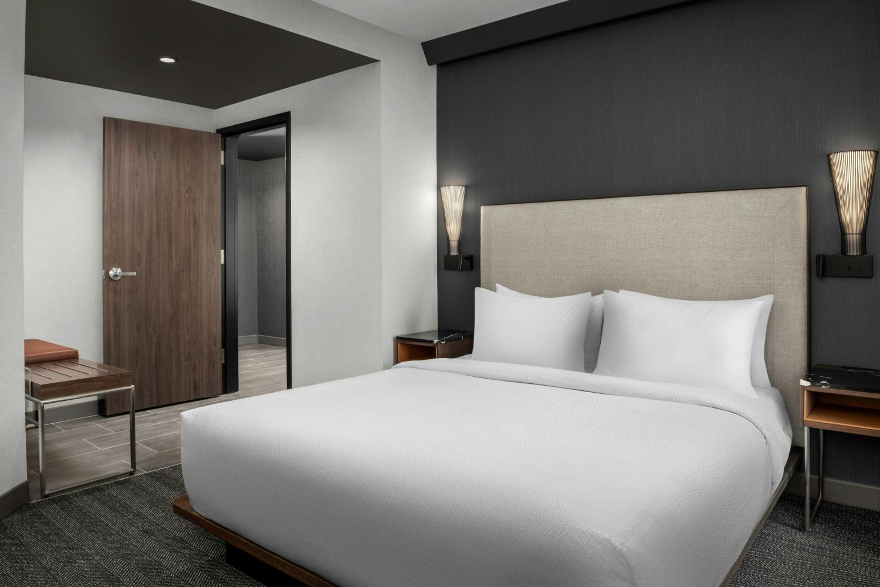 King Suite with Sofa Bed - Hearing Accessible - Photo 18