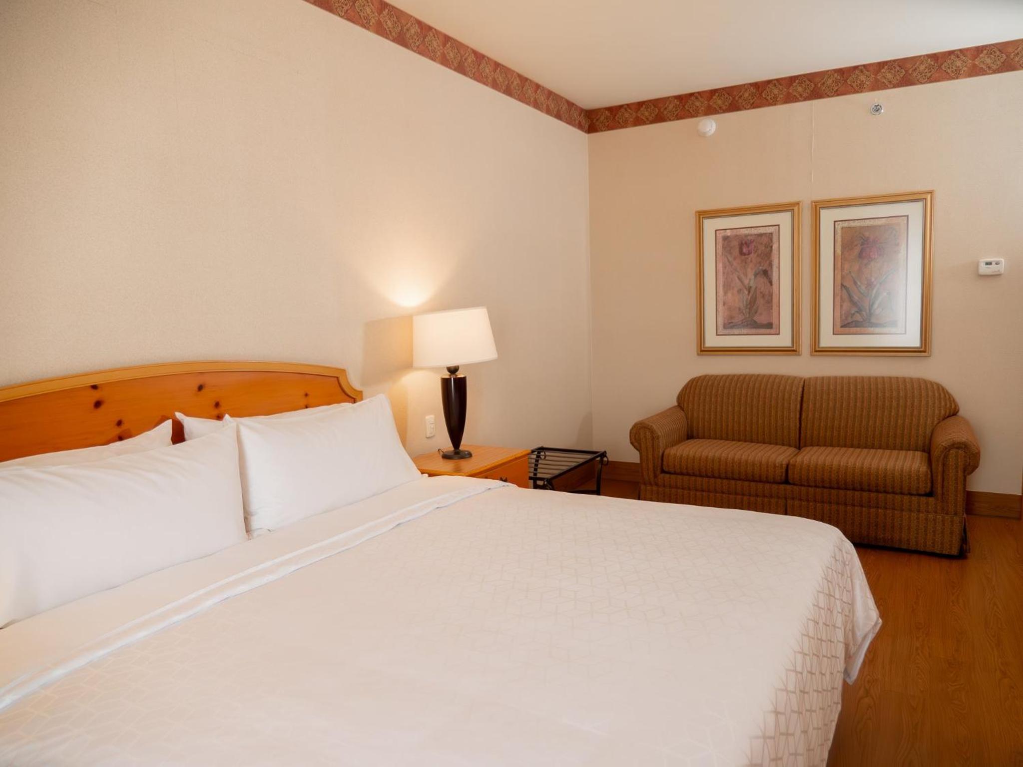 Standard King Room - Photo 2