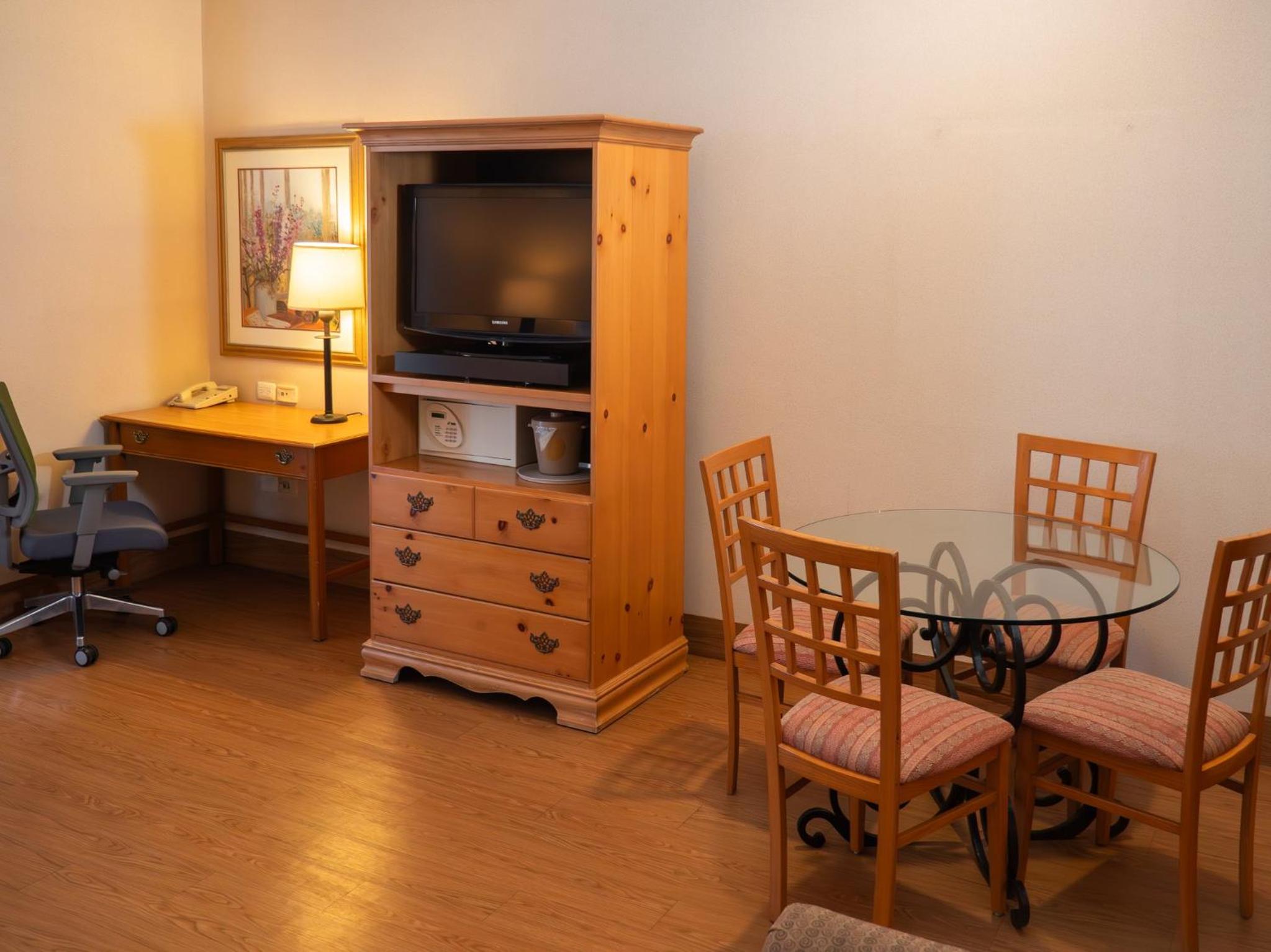 Executive King Room - Non-Smoking photo 3
