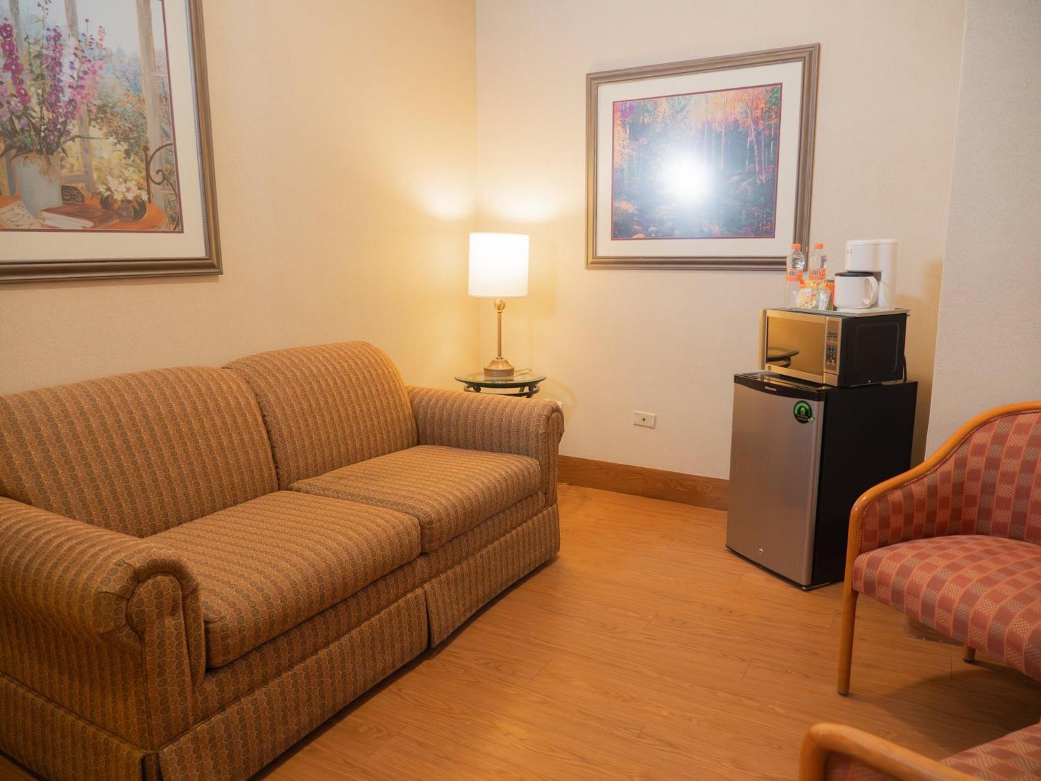 King Suite - Photo 3