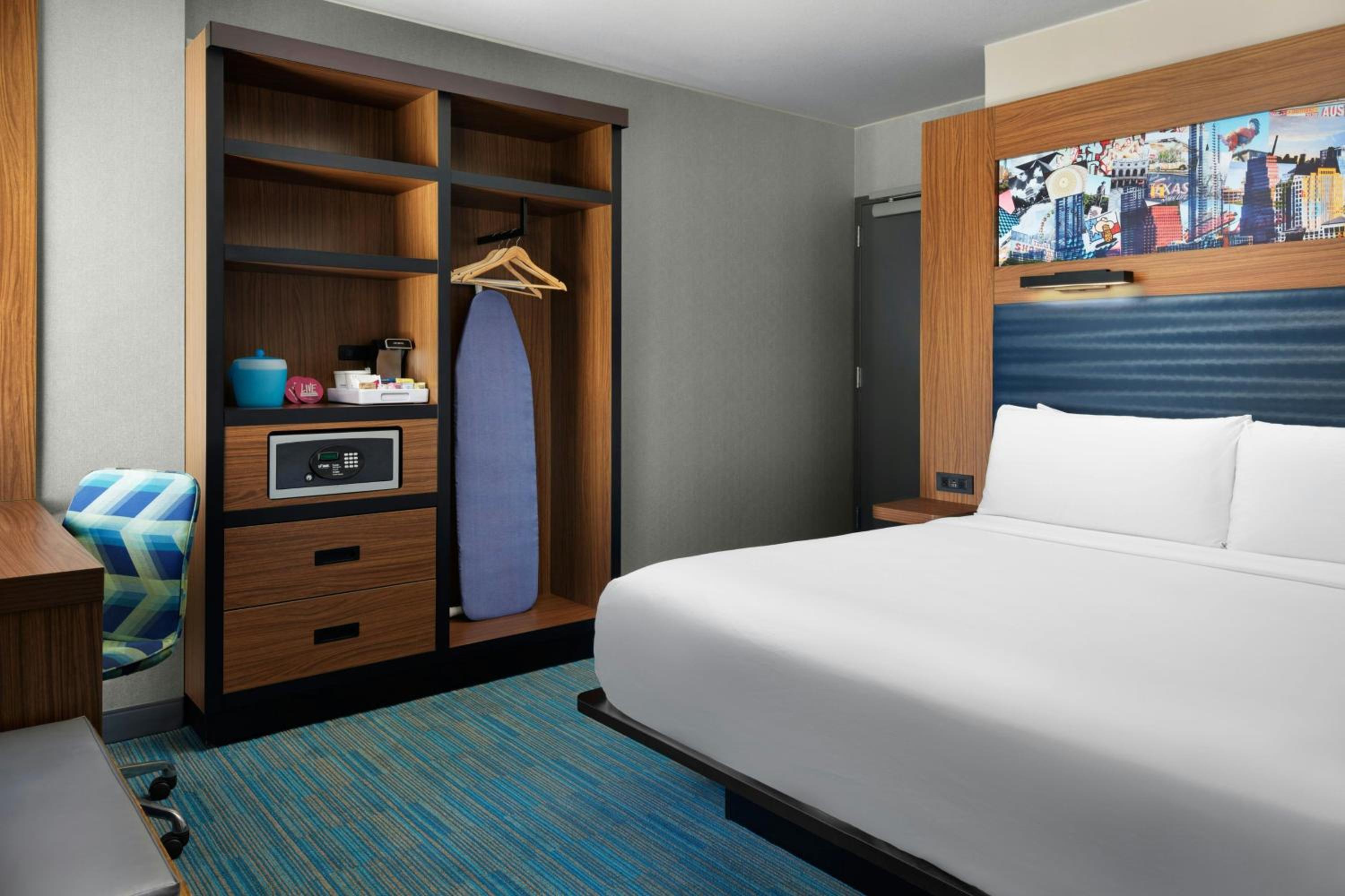 King Room with Tub - Mobility/Hearing Accessible