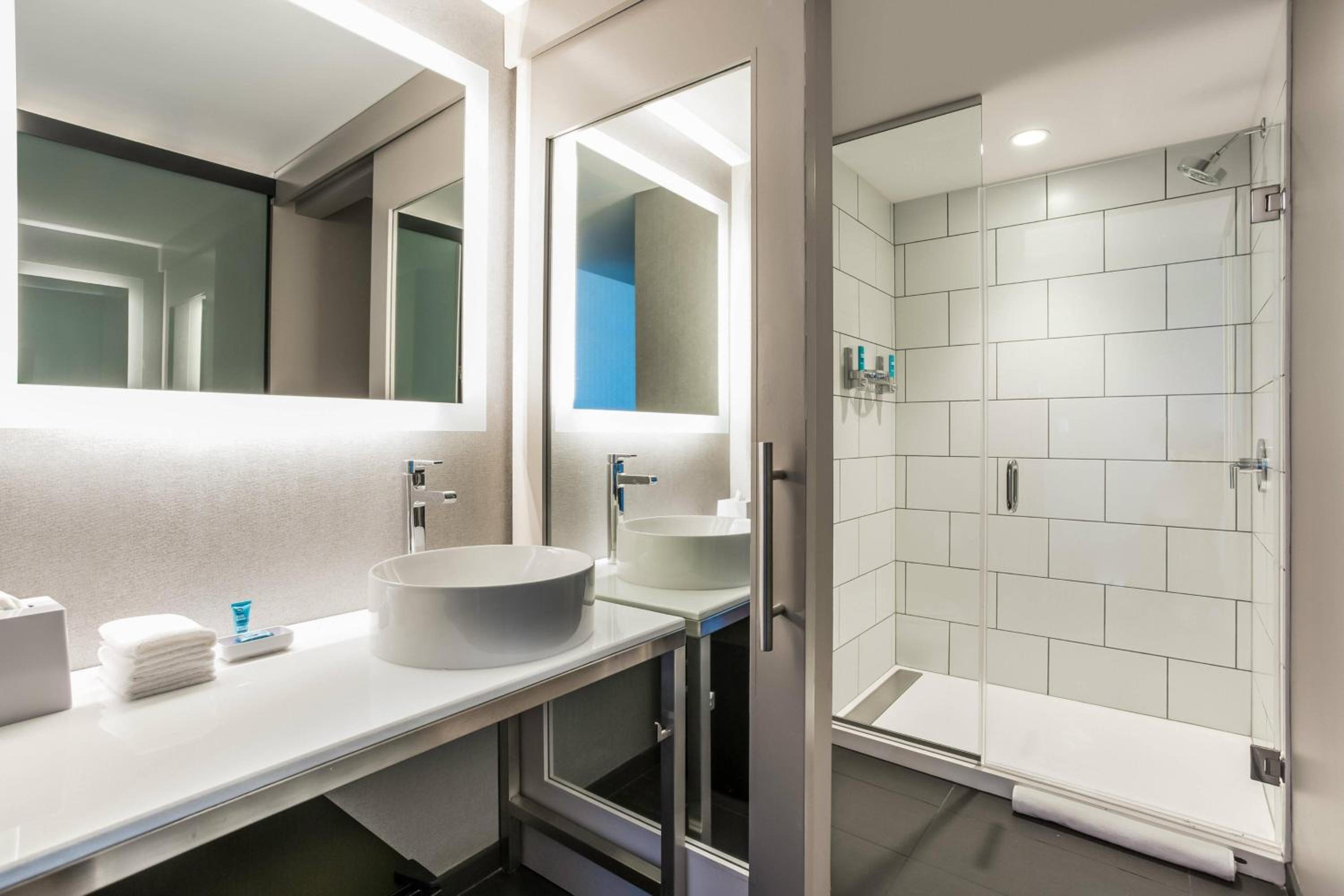 King Room with Tub - Mobility/Hearing Accessible