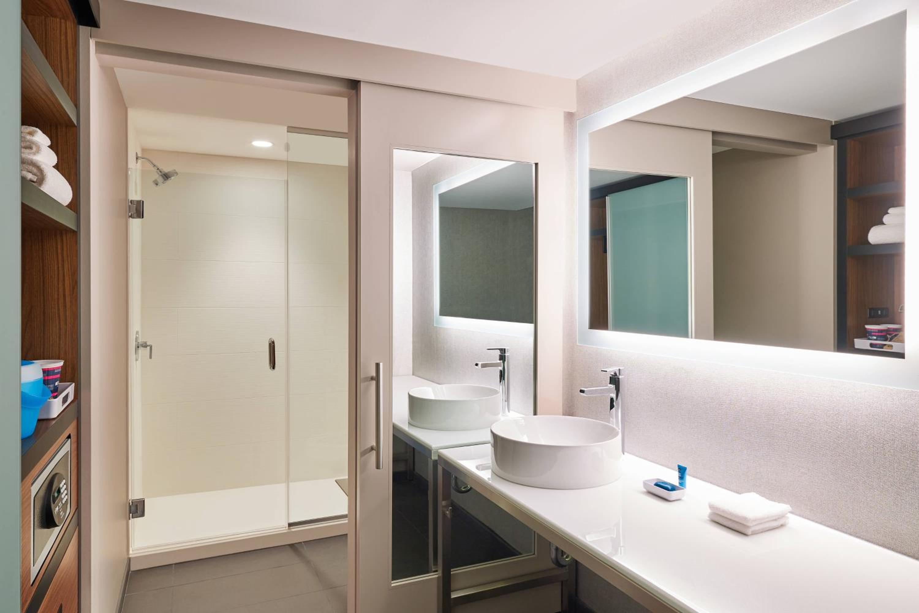 King Room with Tub - Mobility/Hearing Accessible