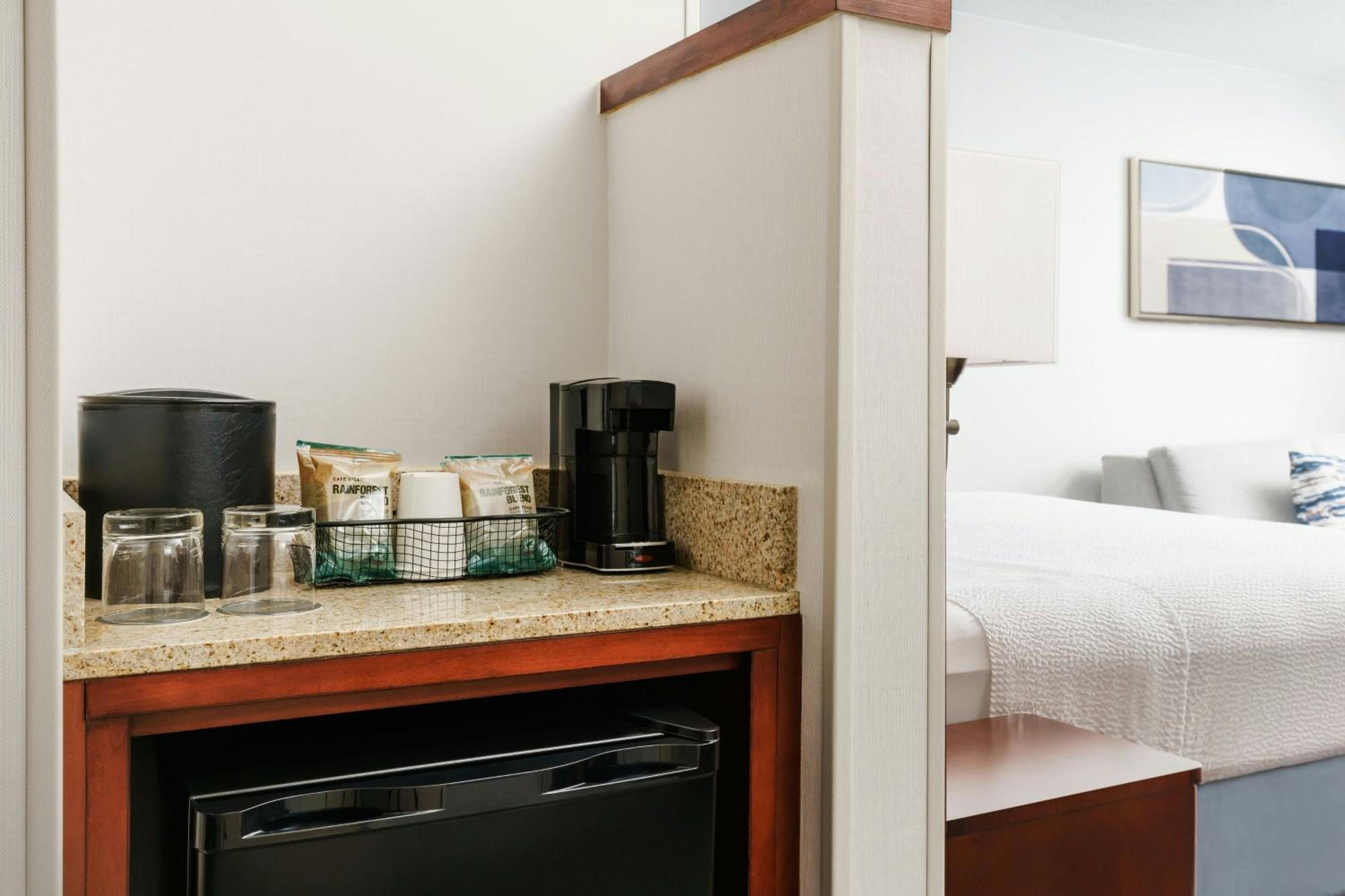 King Bed with Sofa Bed, Guest room, 1 King, Sofa bed (Mobility and Hearing Accessible w/Roll-in Shower) - Photo 4